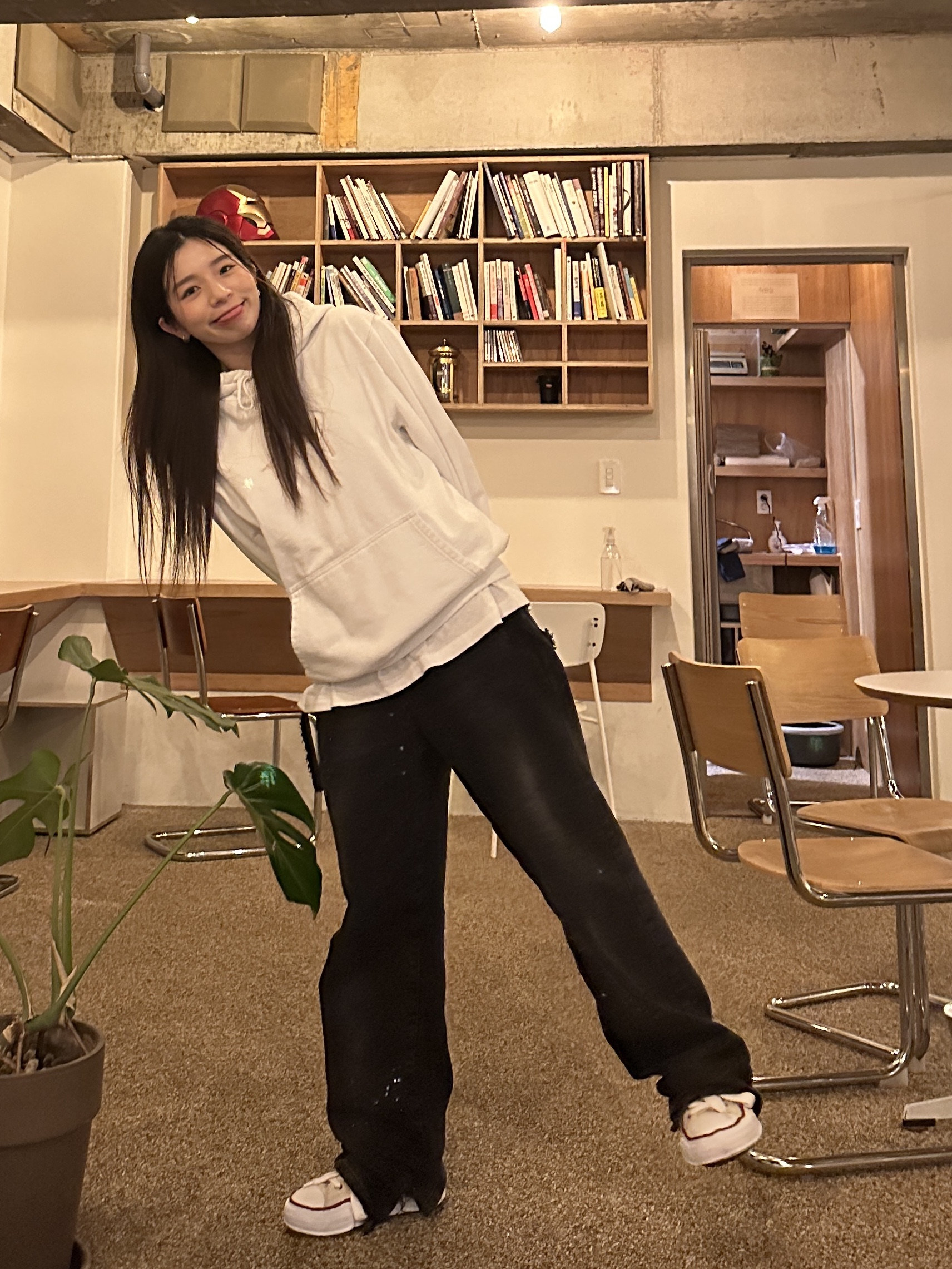 Maison Mihara Yasuhiro Peterson OG Sole Canvas Low-top Sneakers Natural, Zara x Ader Error Slit Jeans Black 착용 스타일 - 3
