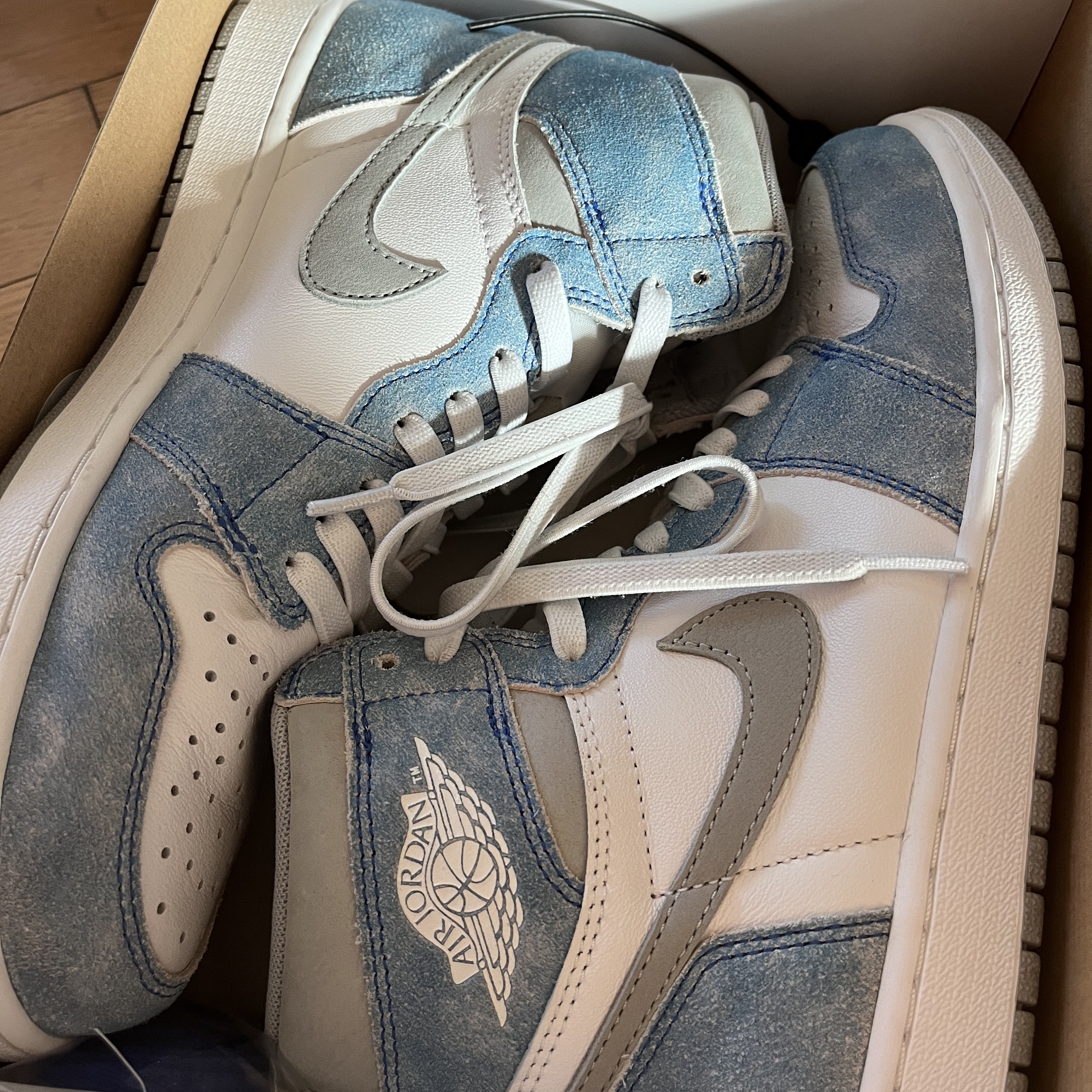 Jordan 1 Retro High OG Hyper Royal 착용 스타일