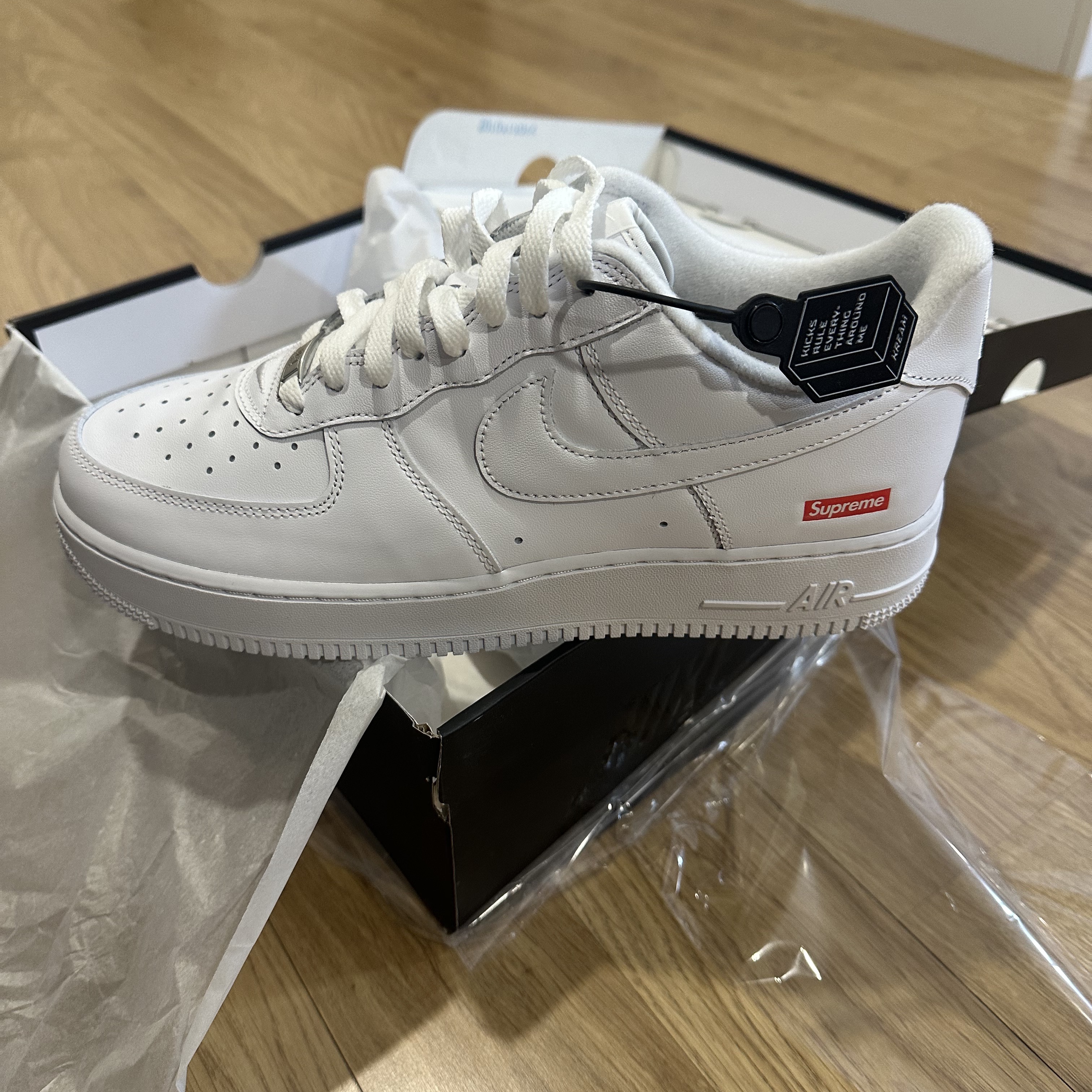 Nike x Supreme Air Force 1 Low White 착용 스타일