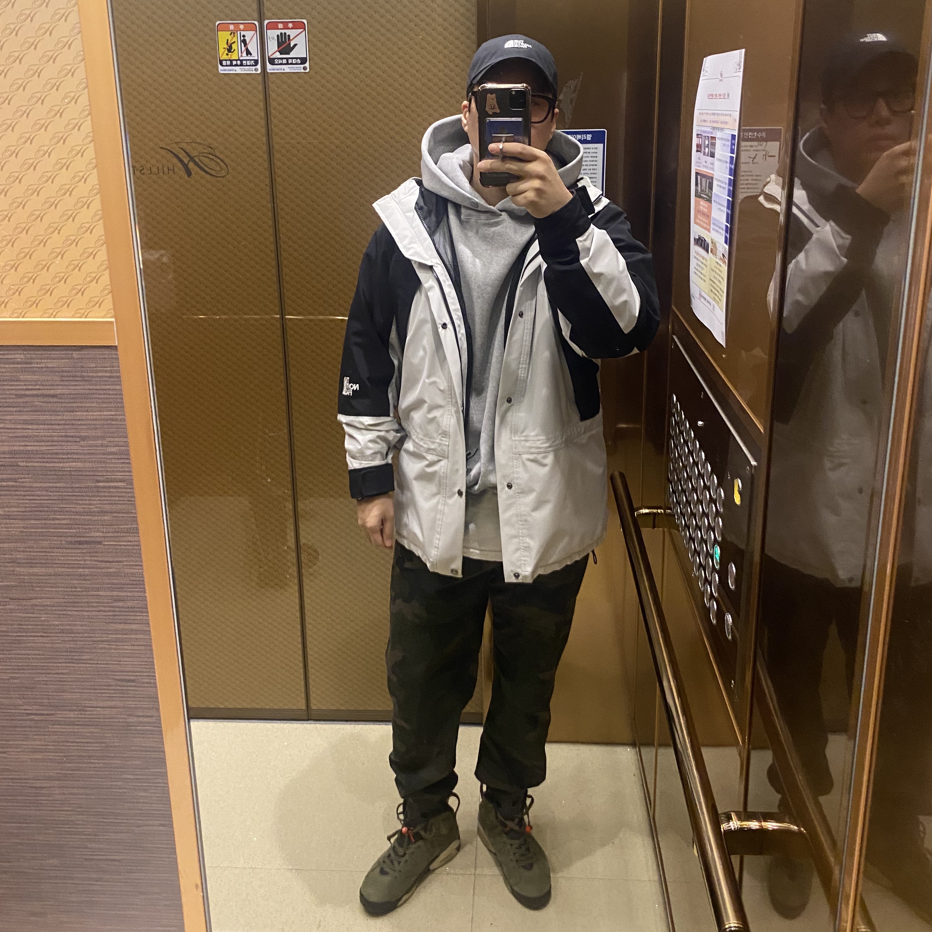 Jordan 6 x Travis Scott Retro Olive 착용 스타일