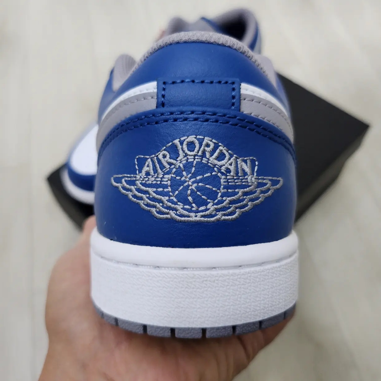 Jordan 1 Low True Blue Cement Grey 착용 스타일 - 3