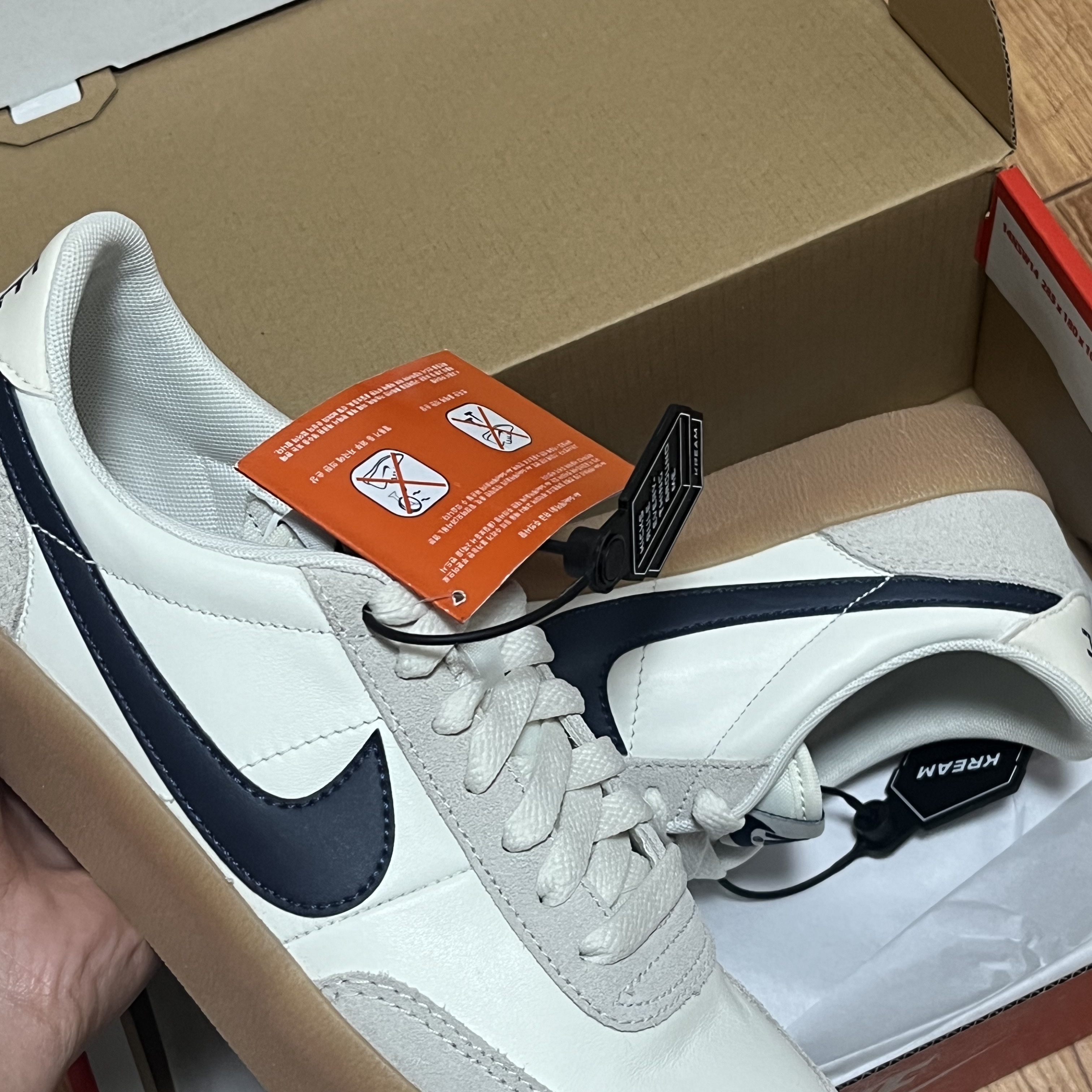 Nike x J.Crew Killshot 2 Sail Midnight Navy 착용 스타일