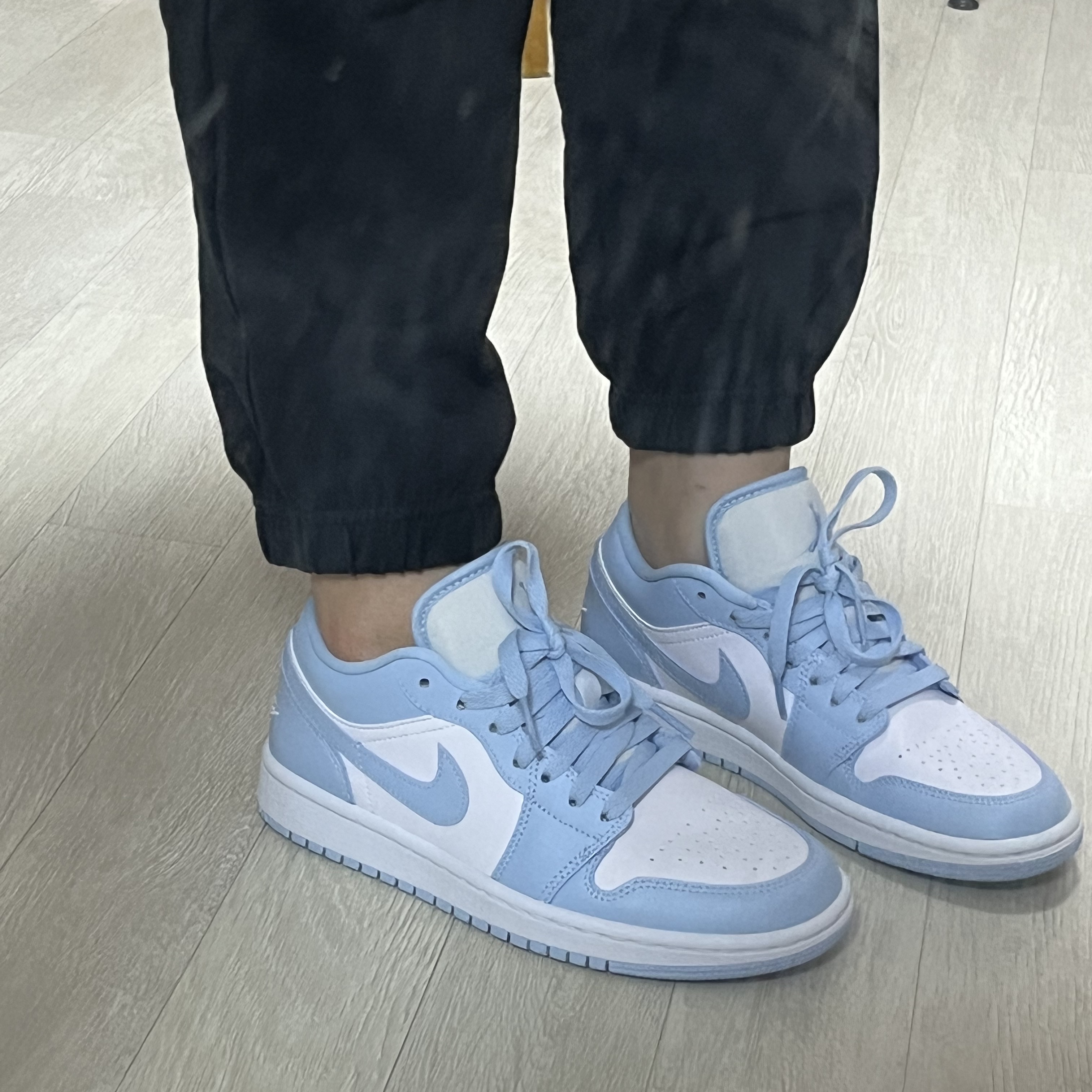 (W) Jordan 1 Low White Ice Blue 착용 스타일