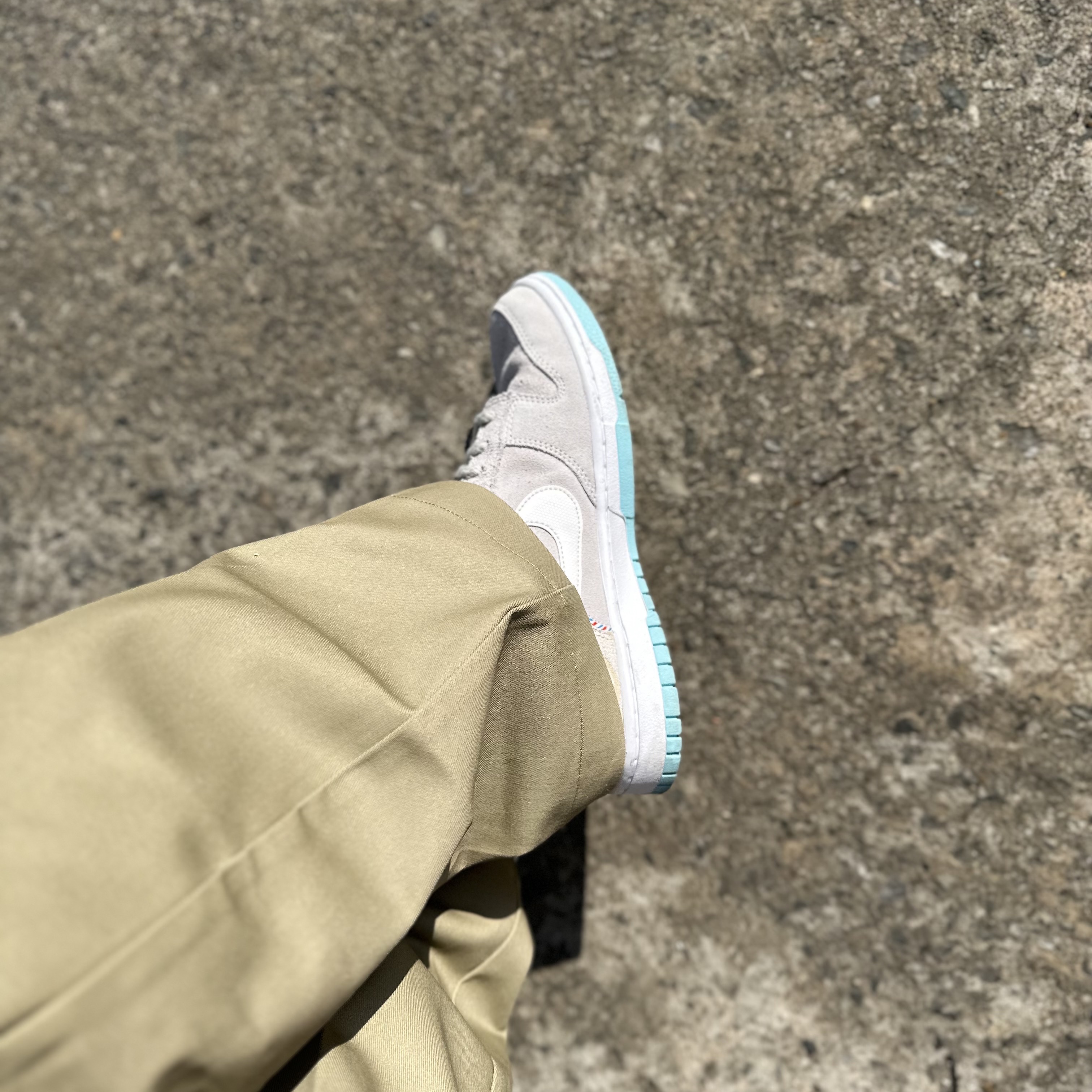 Nike Dunk Low Retro SE Barber Shop Grey 착용 스타일 - 2