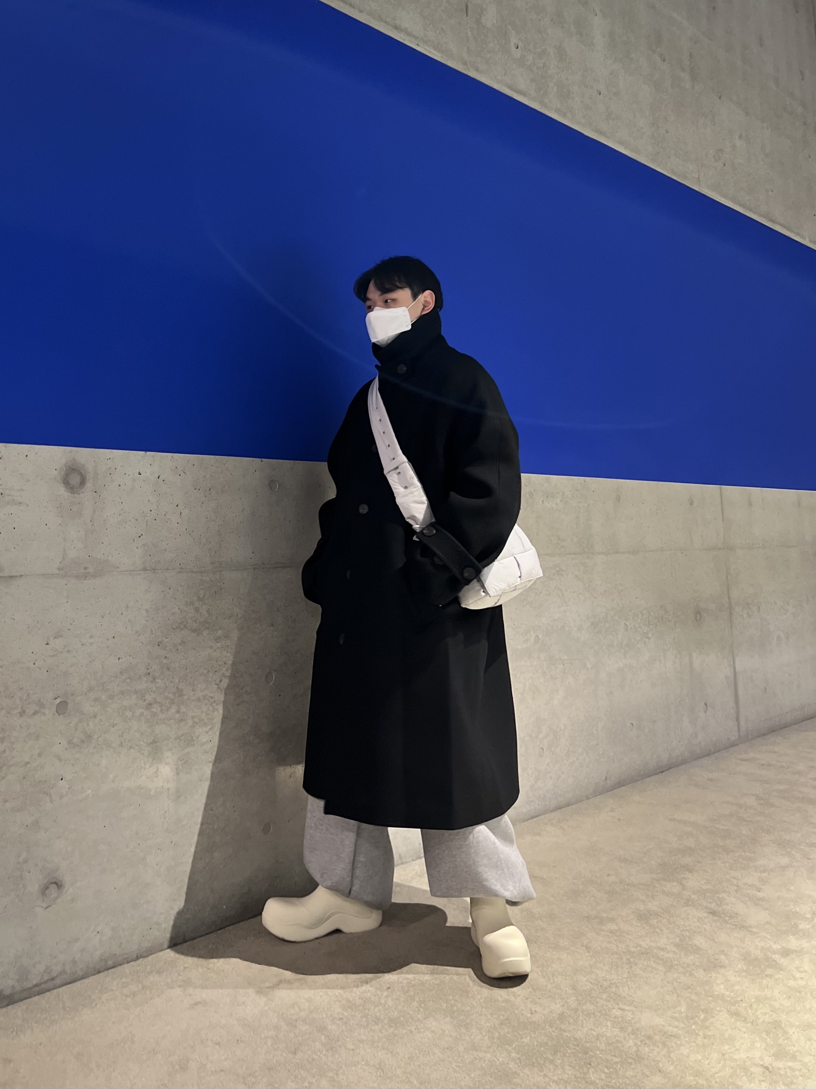 Undermycar Majanne Multi Button Oversized Wool Coat Black Oyster - 21FW, Bottega Veneta Puddle Lace-Up Ankle Boots Sea Salt 착용 스타일