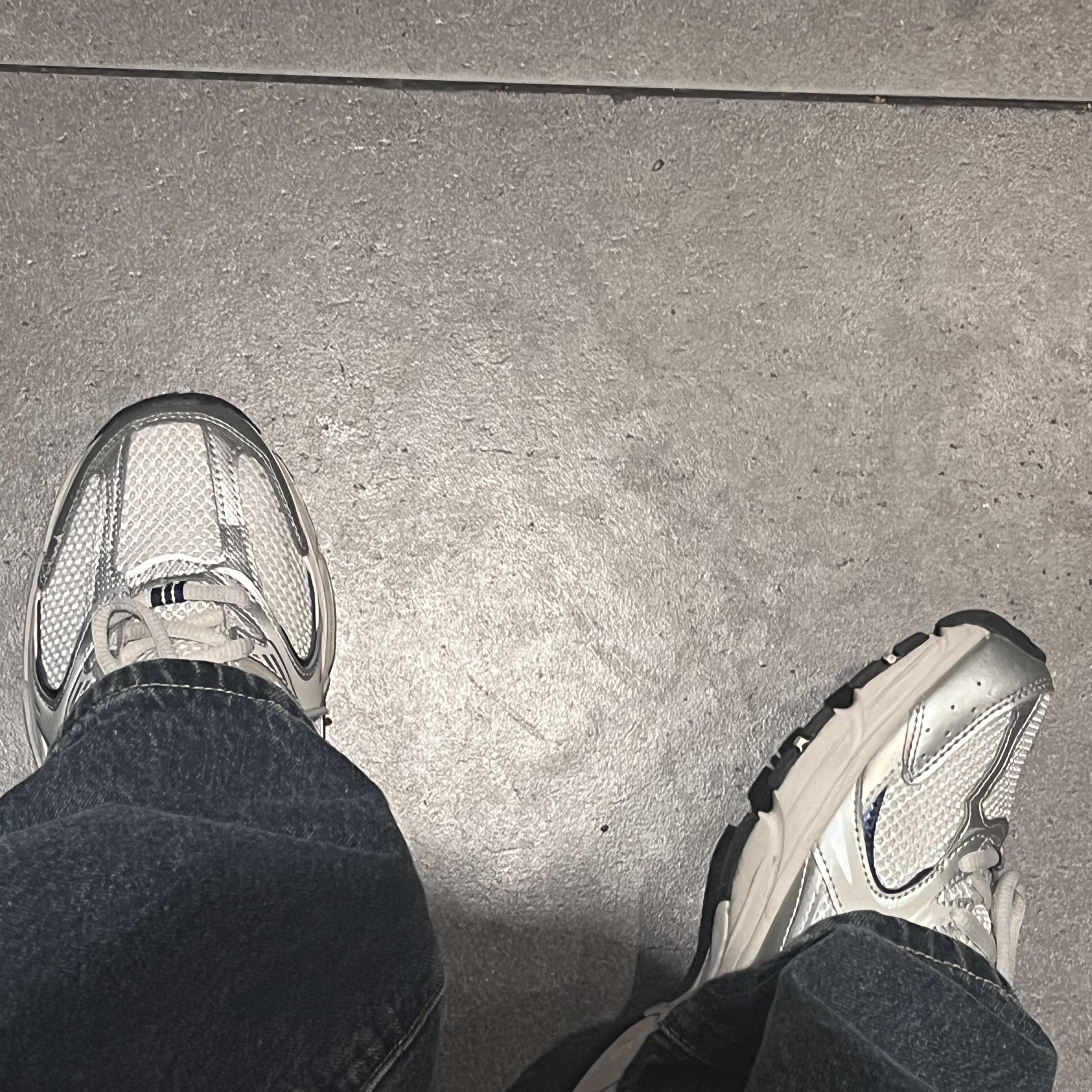 New Balance 530 Steel Grey 착용 스타일 - 1