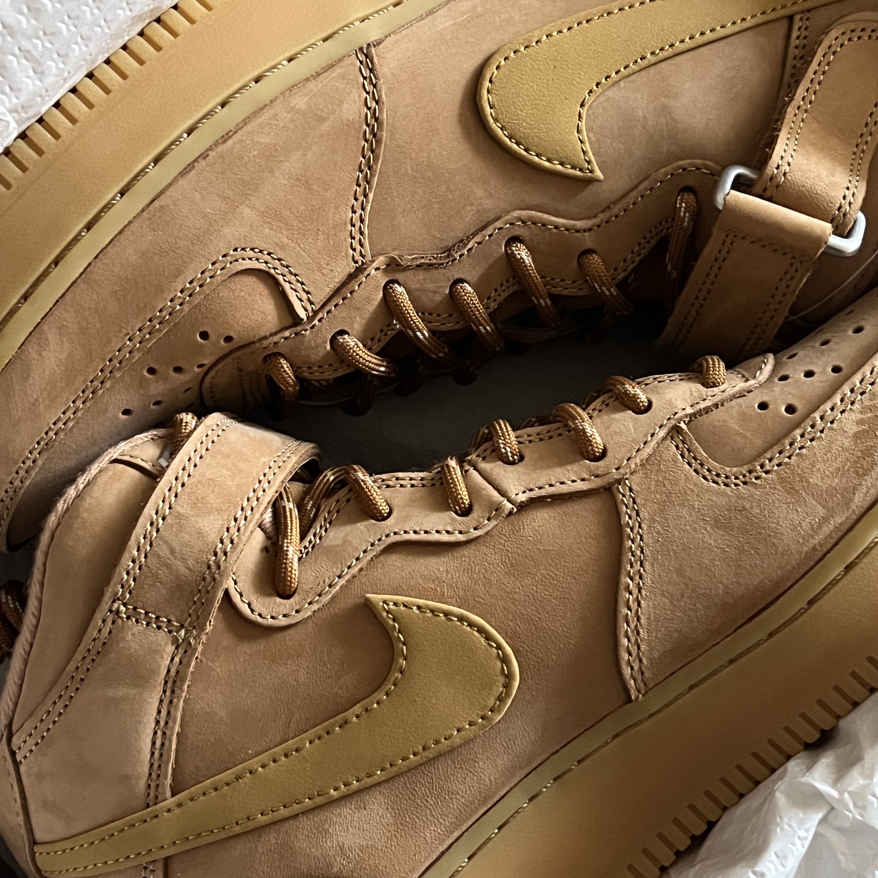Nike Air Force 1 Mid '07 WB Flax 착용 스타일