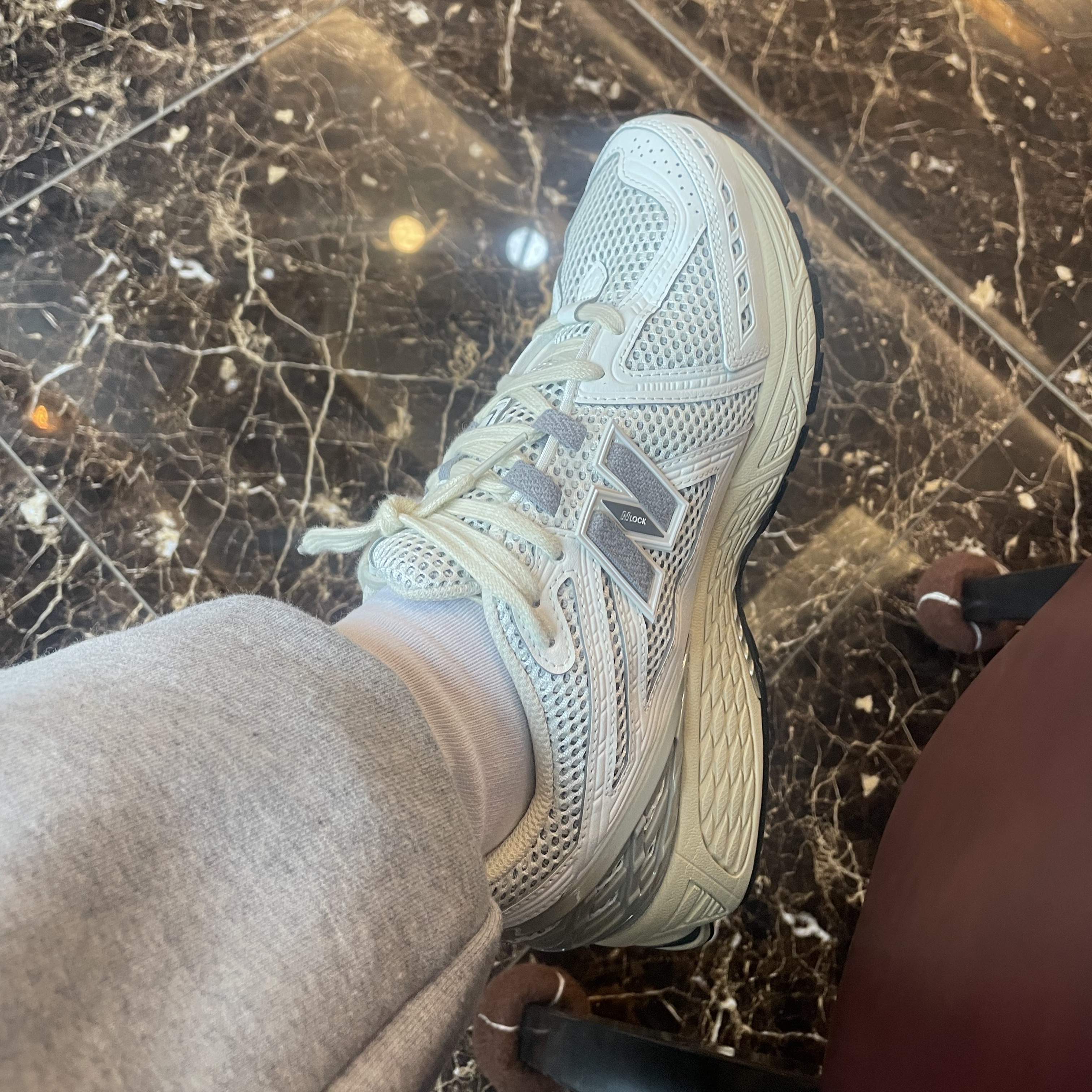 New Balance 1906R White Gray 착용 스타일 - 3