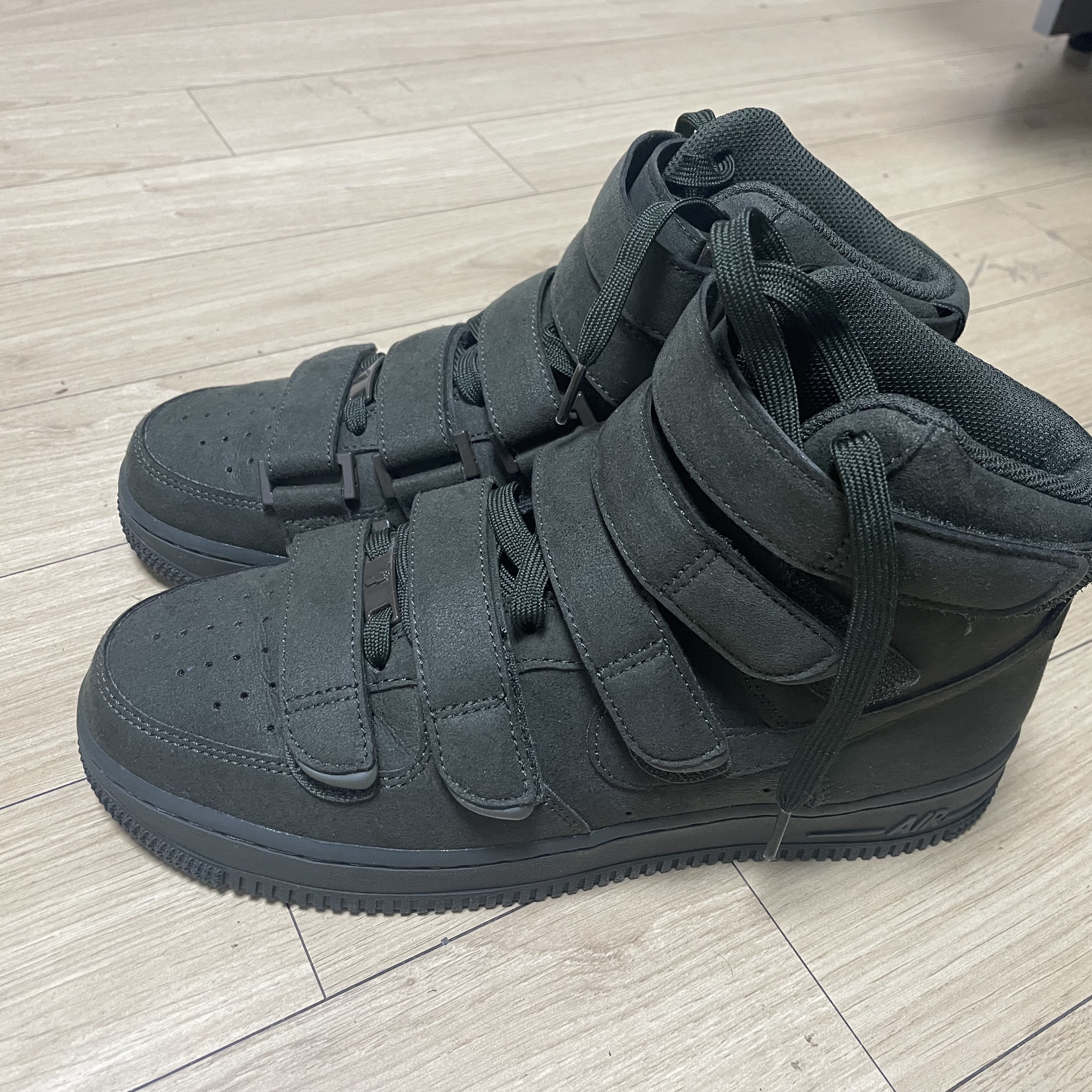 Nike x Billie Eilish Air Force 1 High '07 SP Sequoia 착용 스타일
