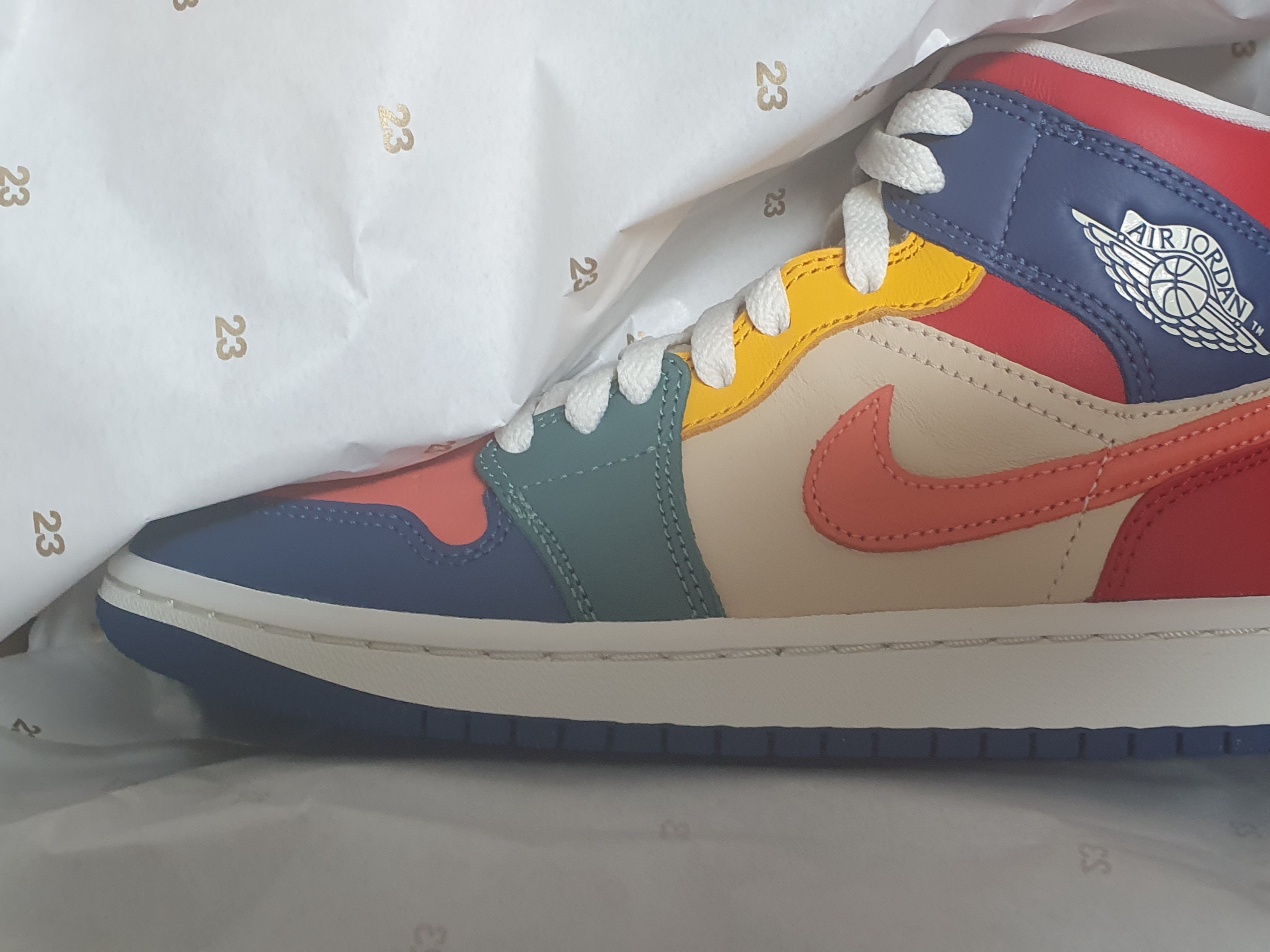 (W) Jordan 1 Mid SE French Blue Magic Amber 착용 스타일 - 1