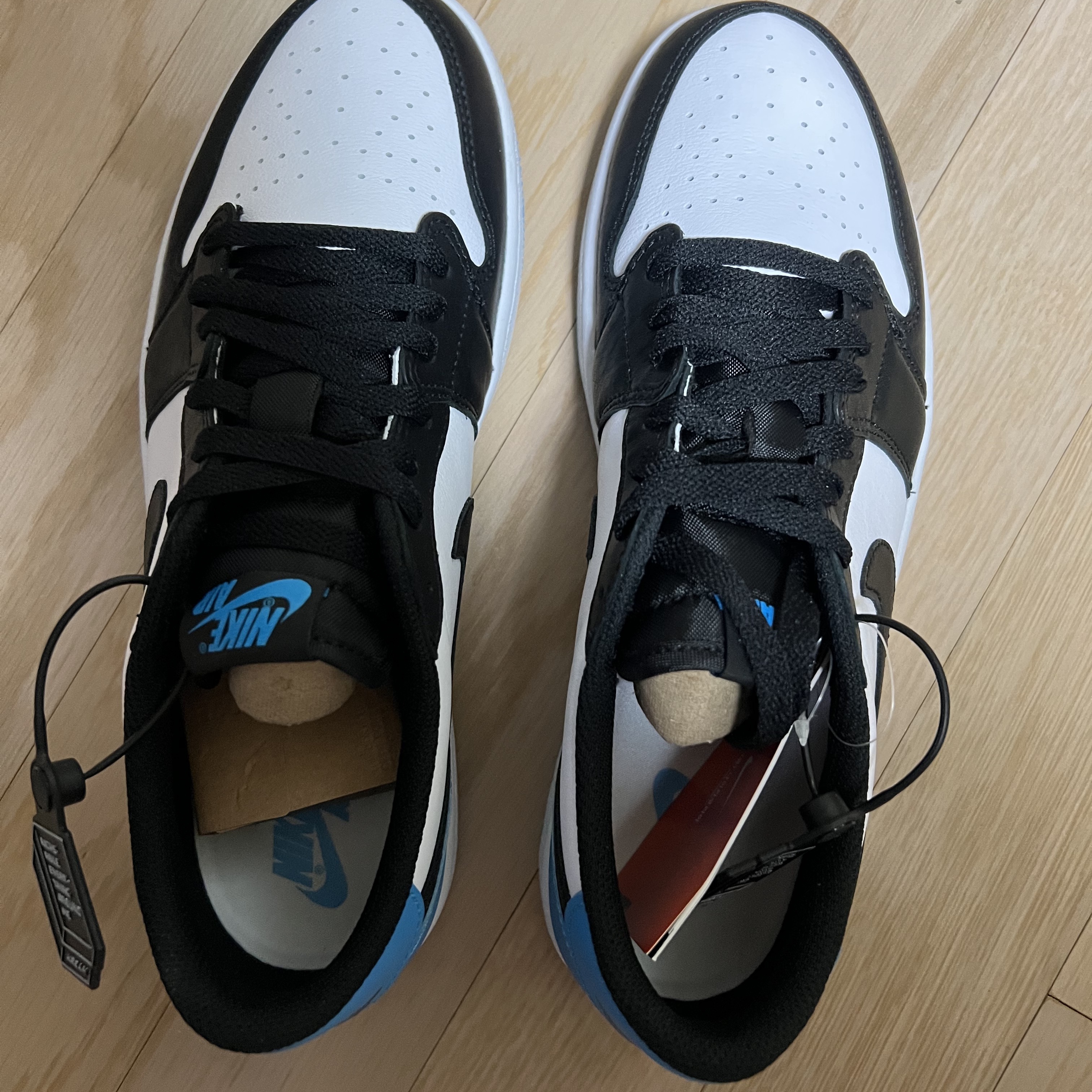 (W) Jordan 1 Retro Low OG Black and Dark Powder Blue 착용 스타일 - 2