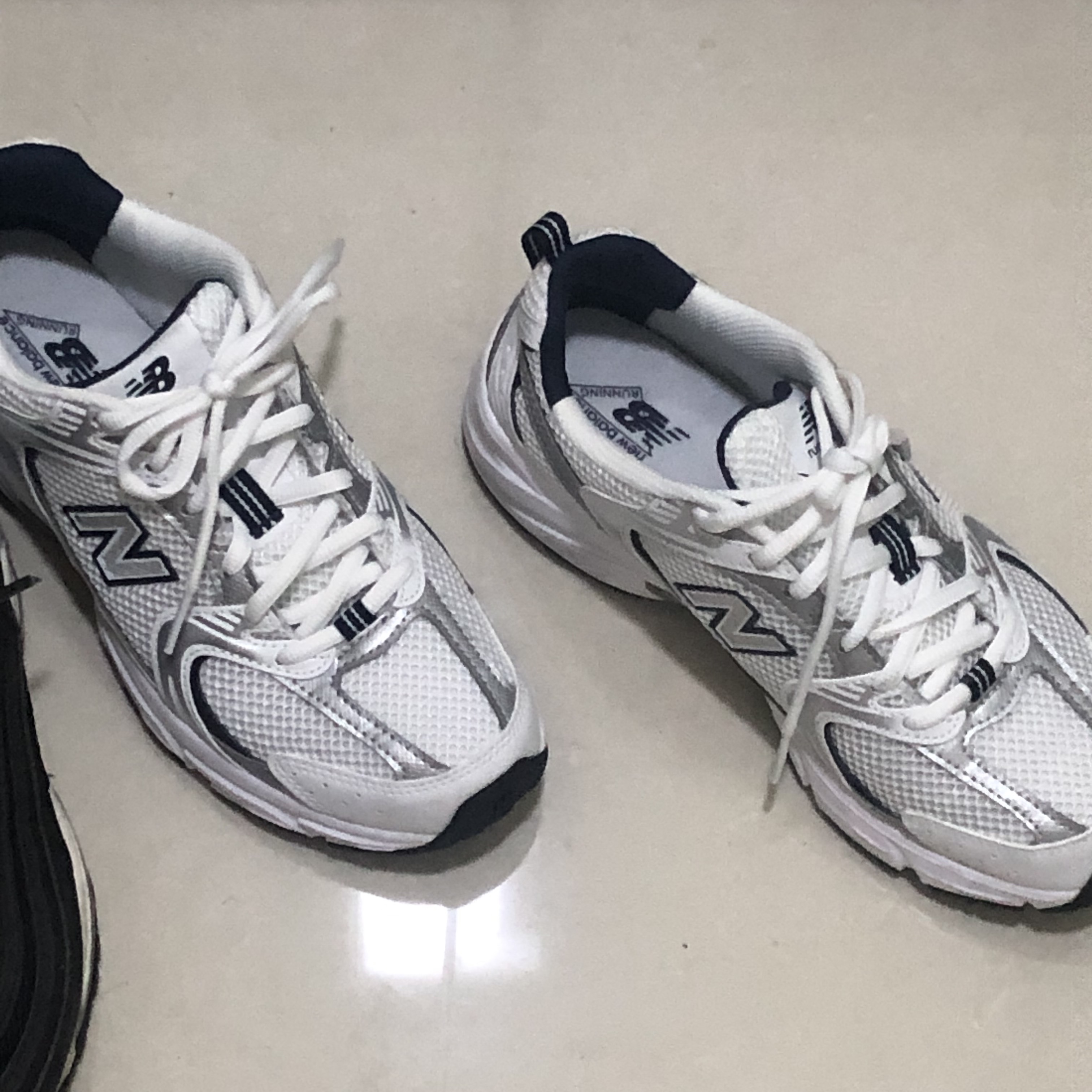 New Balance 530 White 착용 스타일