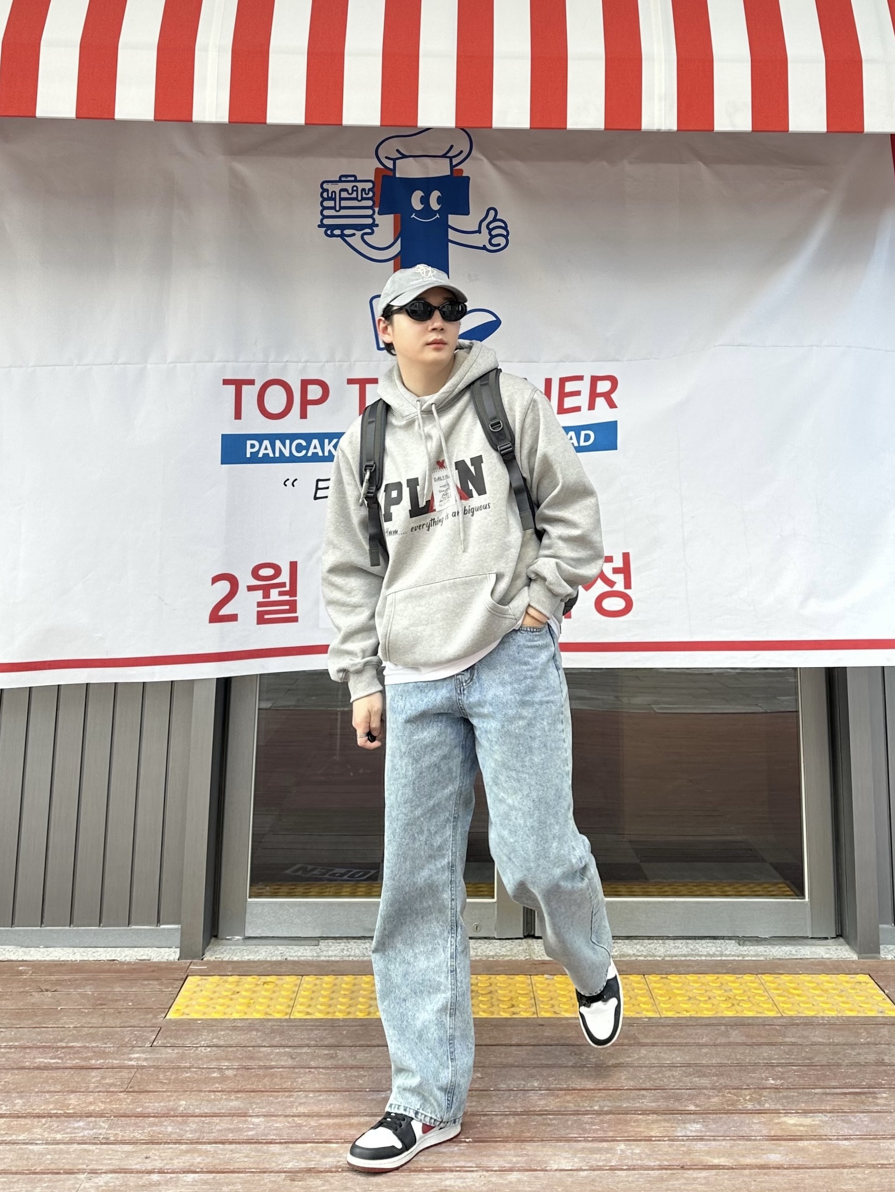 Jordan 1 Mid Gym Red Black White 착용 스타일 - 2