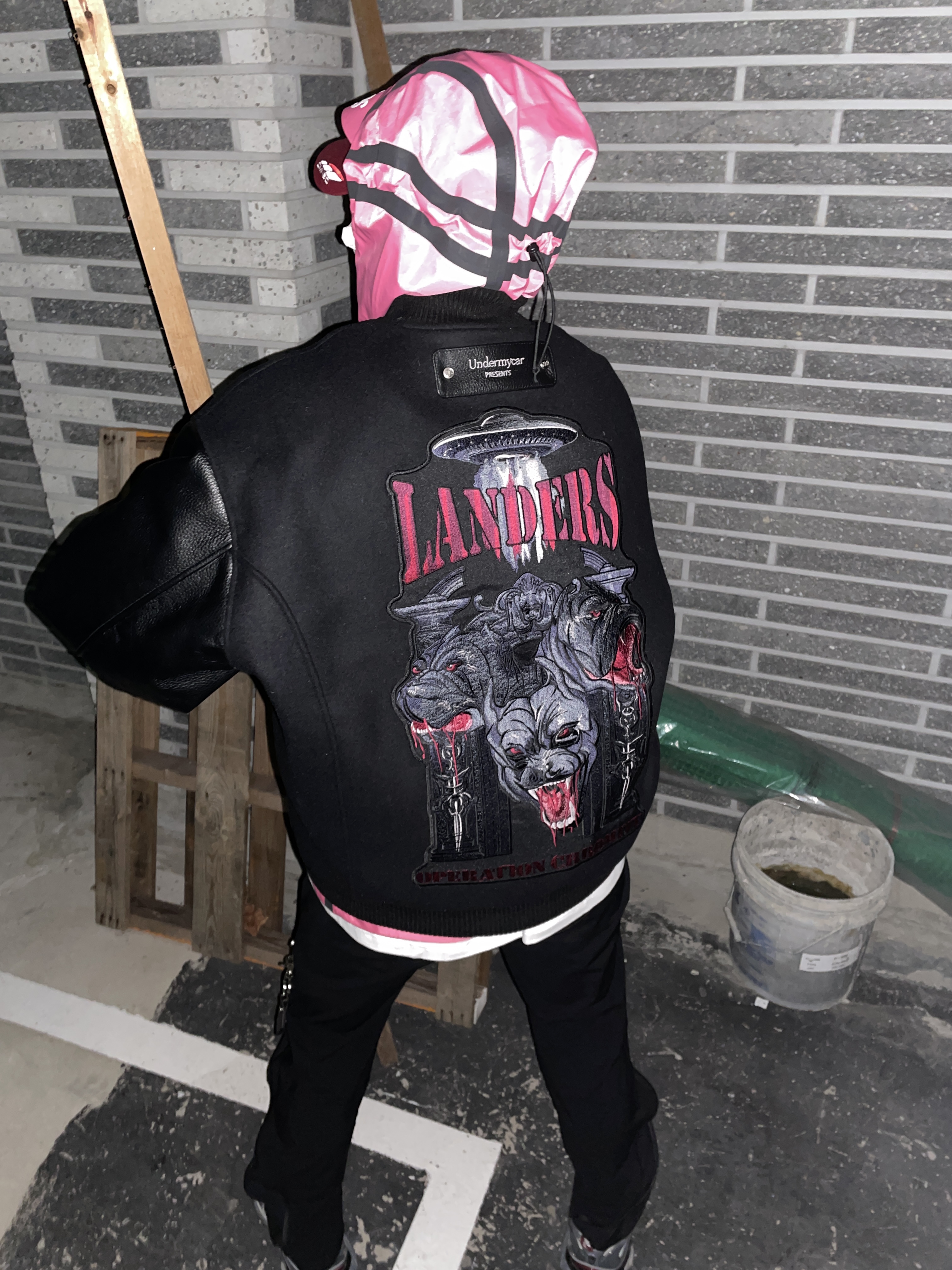 Undermycar Operation Chromite Kerberos Oversized Varsity Jacket Ox Blood - 22FW, Supreme x The North Face Summit Series Outer Tape Seam Jacket Pink - 21SS 착용 스타일 - 1