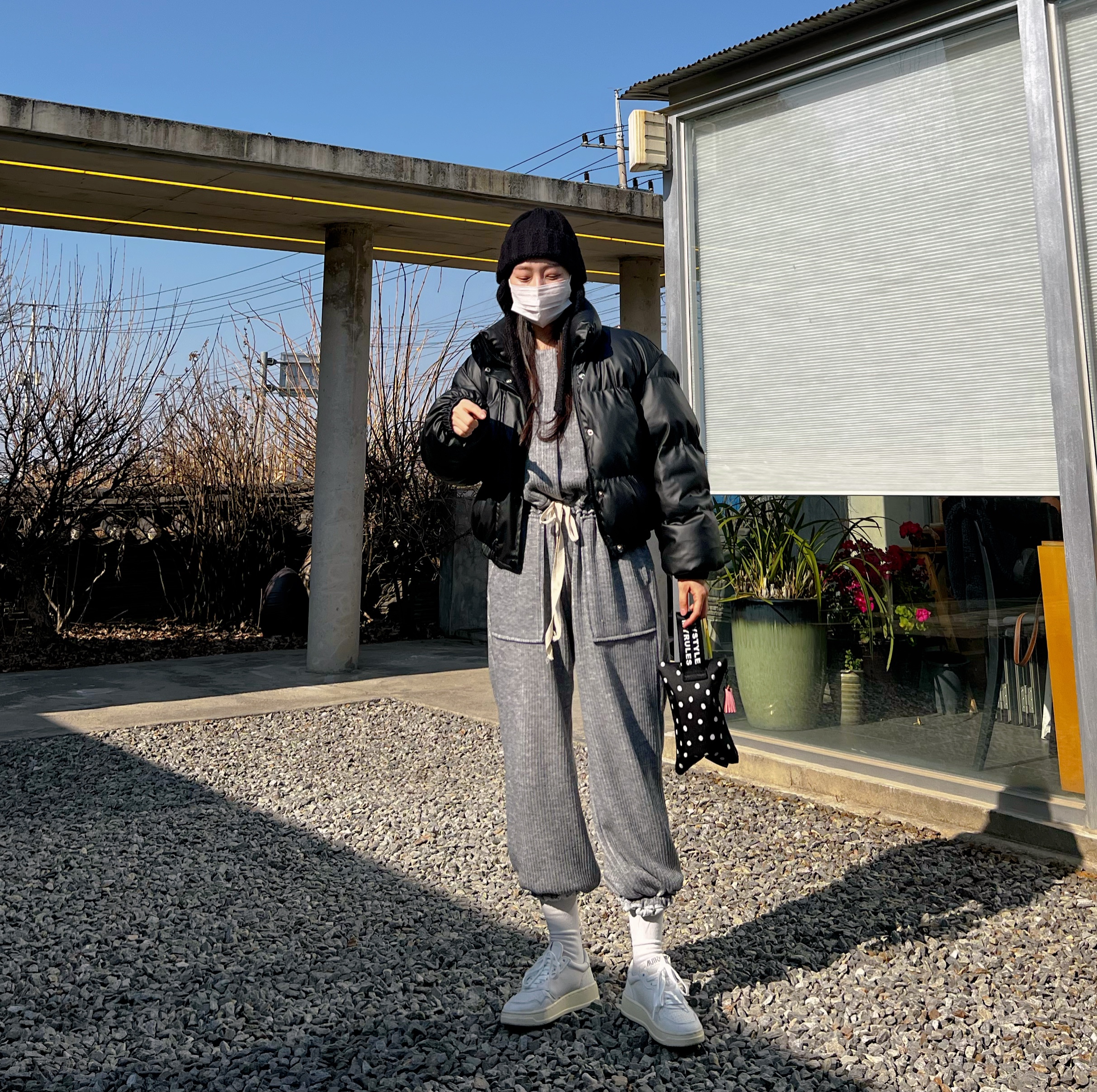 (W) Autry Medalist Low Goatskin Sneakers White 착용 스타일 - 4
