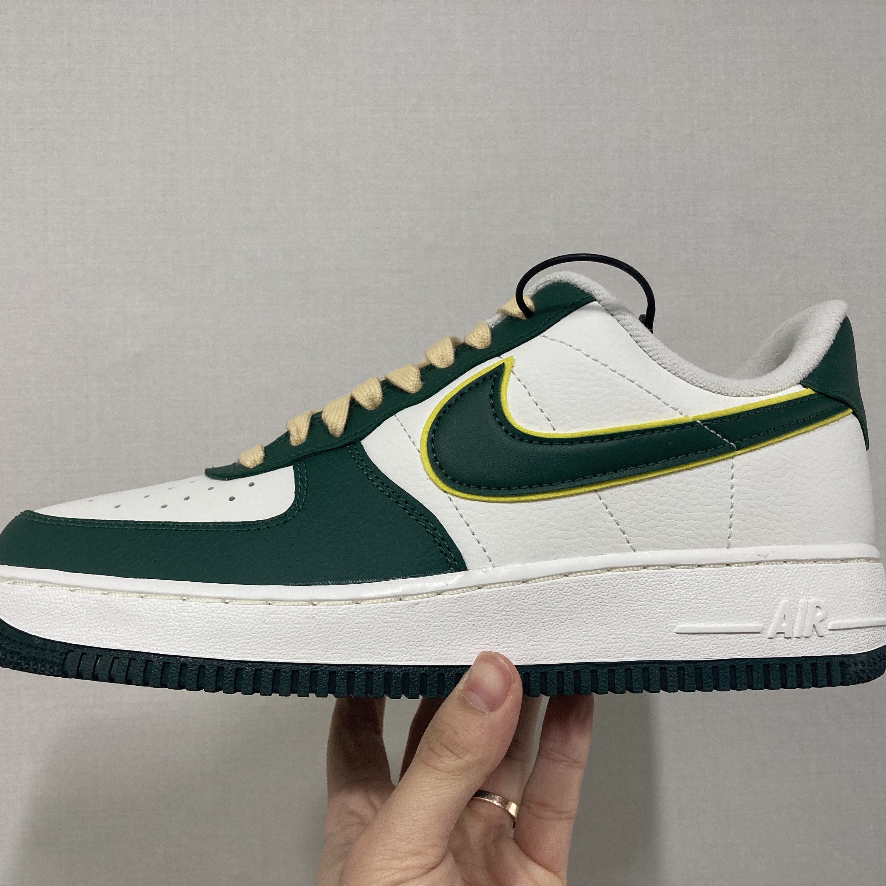 Nike Air Force 1 '07 LV8 Sail Noble Green 착용 스타일 - 1