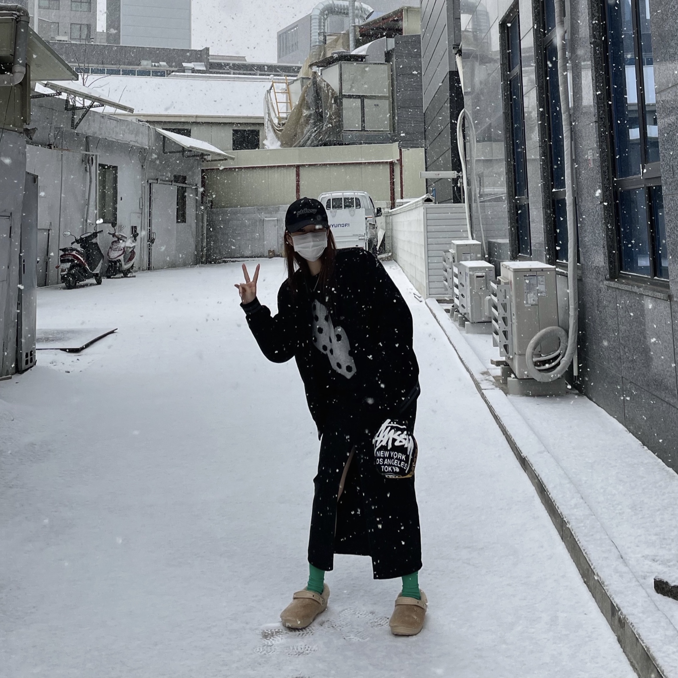 Stussy Dice Mohair Sweater Black 착용 스타일 - 2