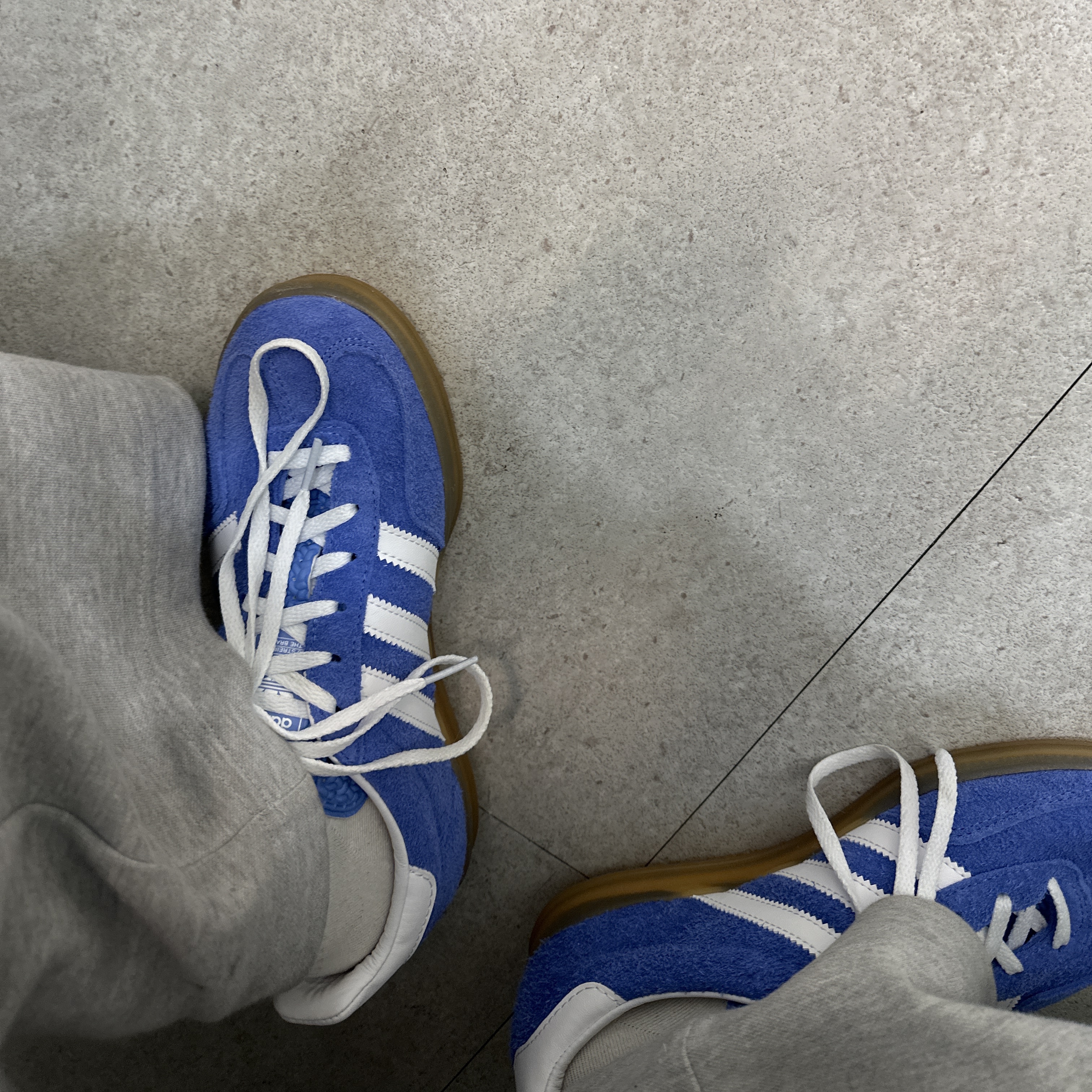(W) Adidas Gazelle Indoor Blue Fusion Cloud White 착용 스타일 - 2