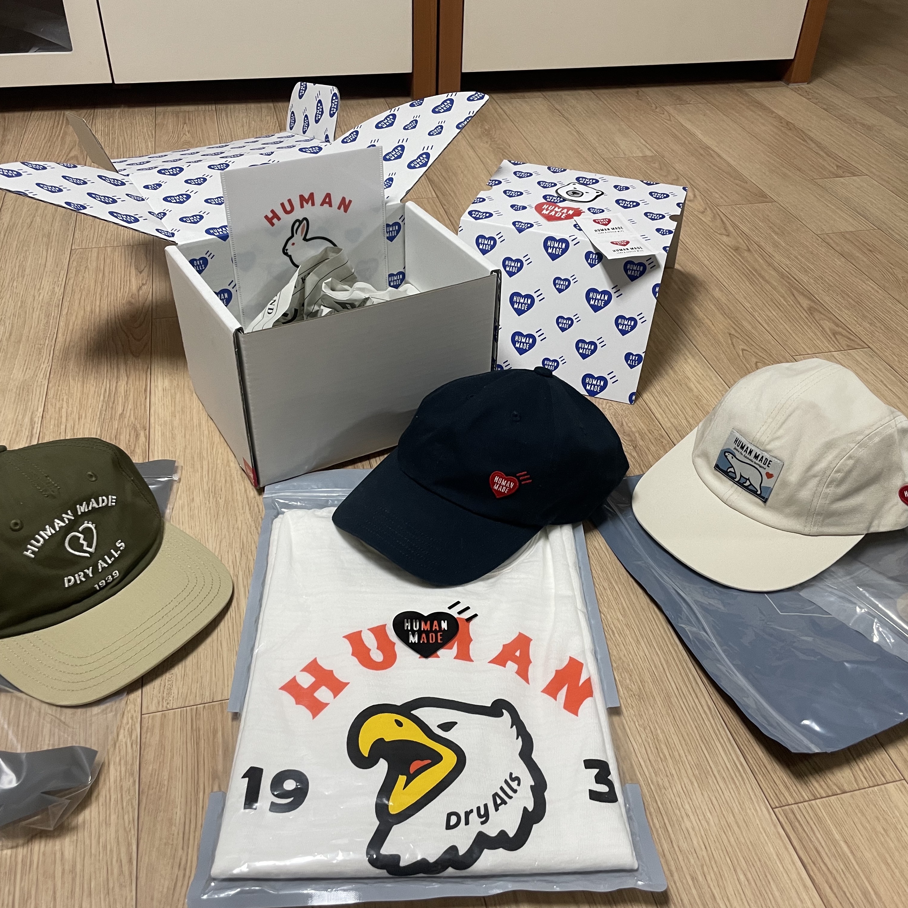 Human Made 4-Panel Twill Cap White, Human Made #3 6-Panel Twill Cap Navy 착용 스타일