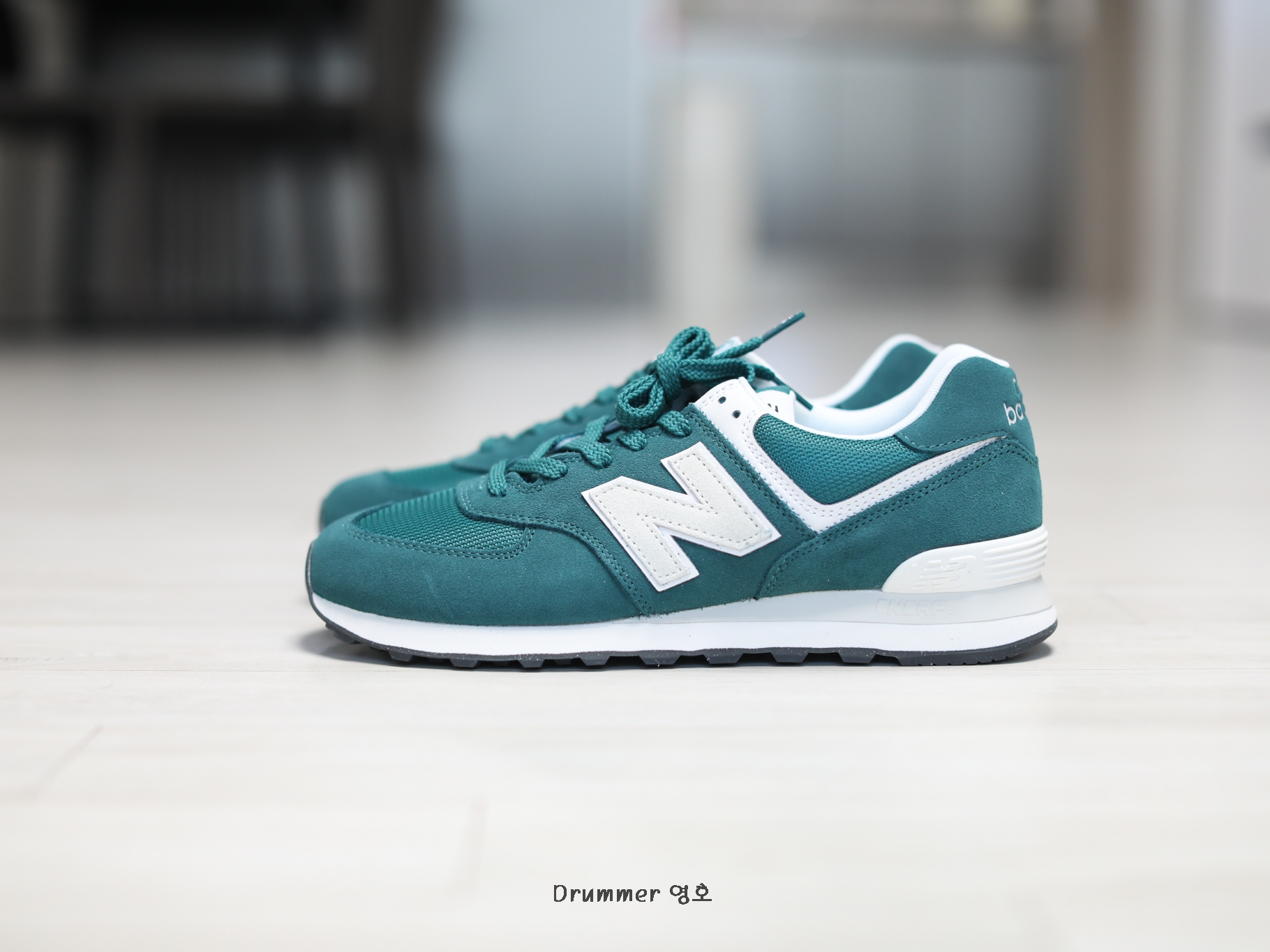 New Balance 574 Classics Reimagined Green 착용 스타일 - 1