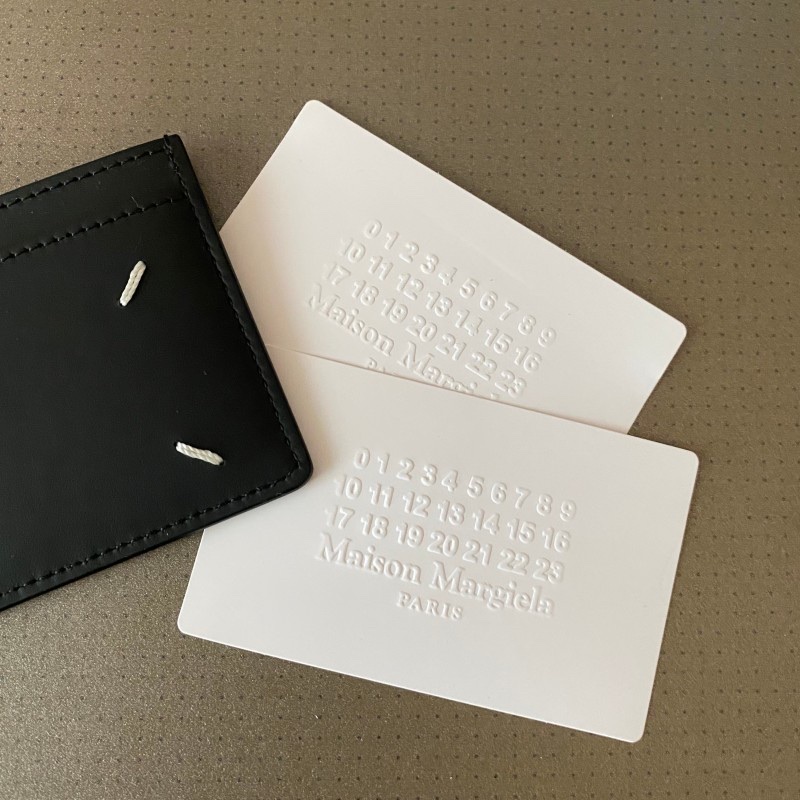 Maison Margiela Four Stitch Card Holder Black 착용 스타일 - 3