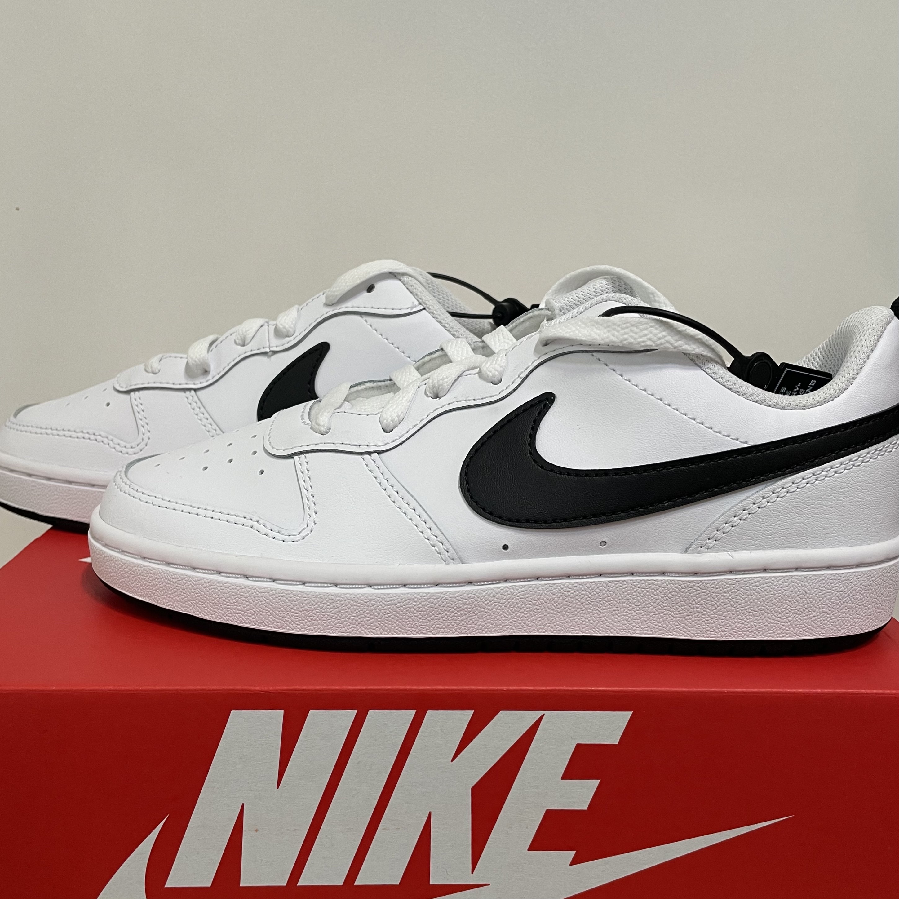 (GS) Nike Court Borough Low 2 White Black 착용 스타일 - 1