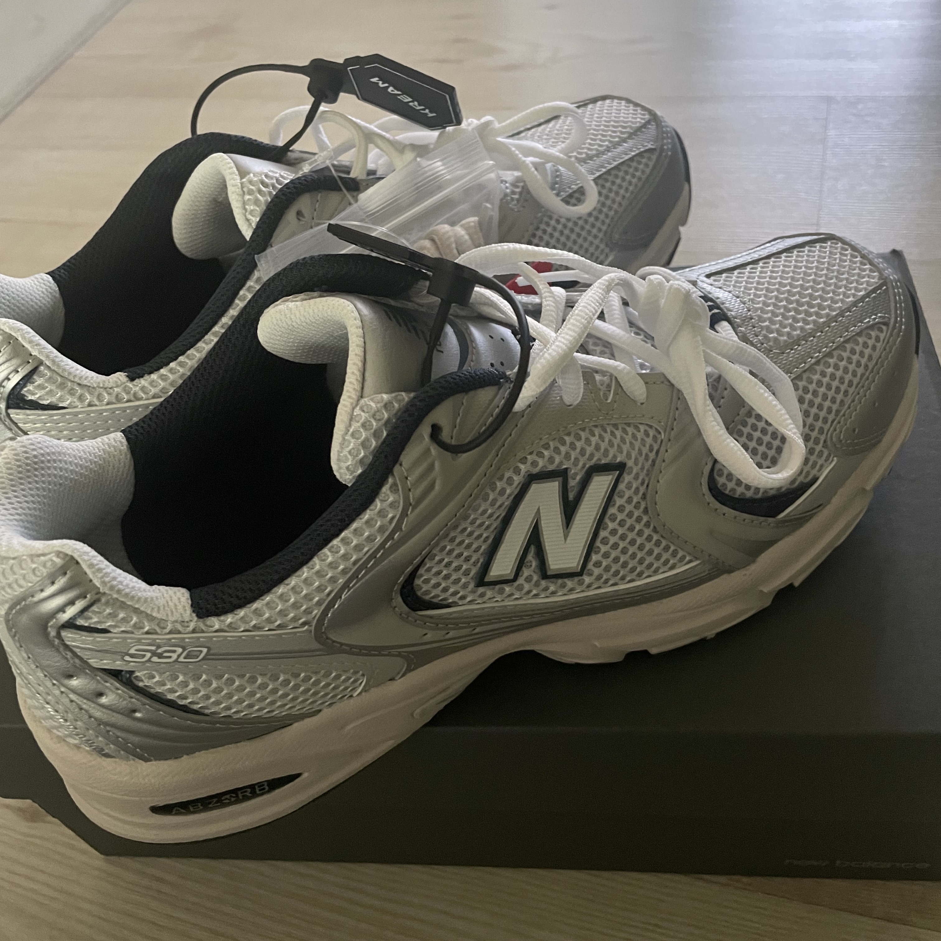 New Balance 530 Steel Grey 착용 스타일
