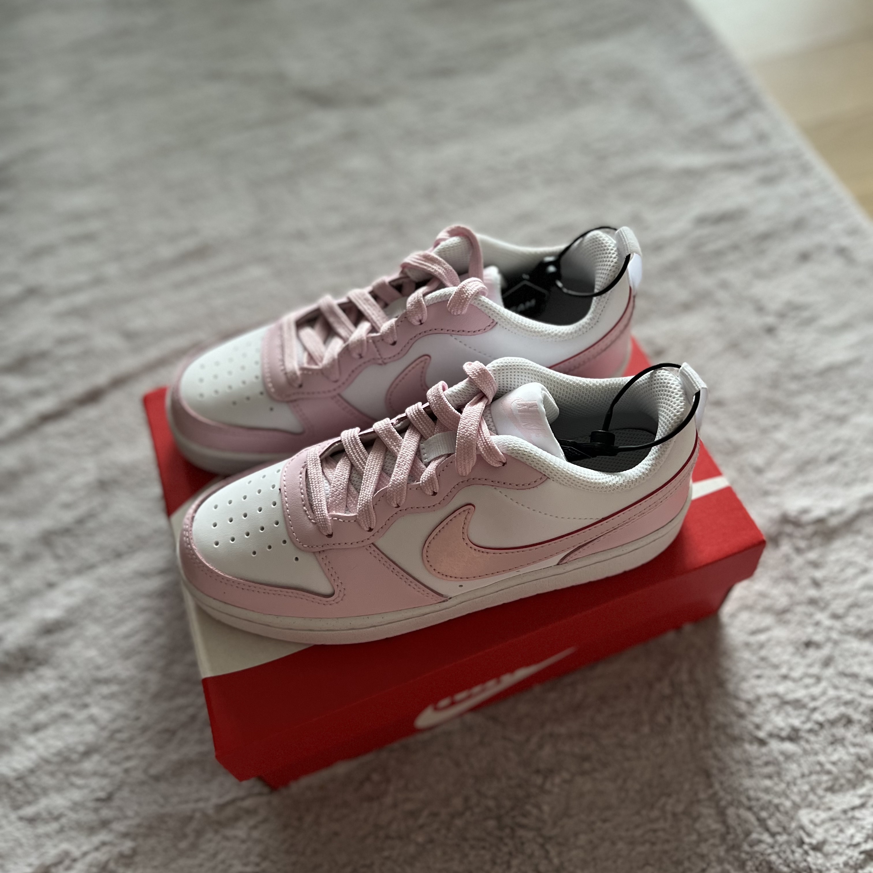 (GS) Nike Court Borough 2 SE White Pink Foam 착용 스타일 - 1