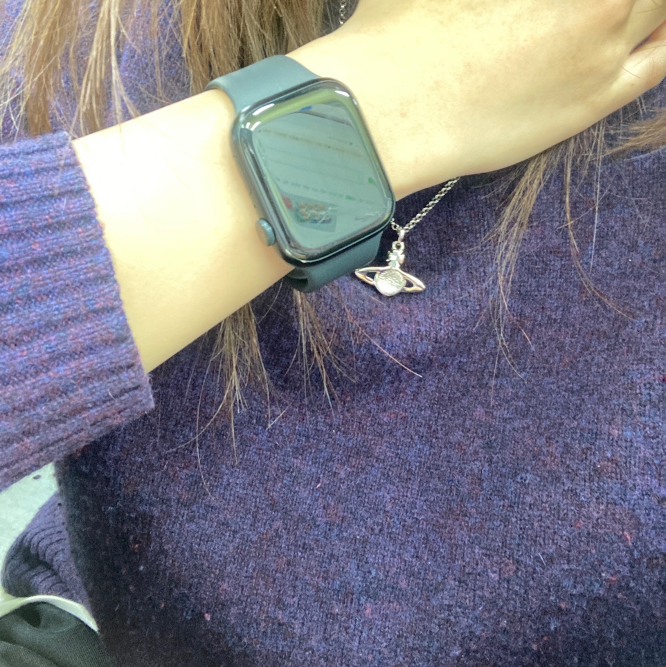 Vivienne Westwood Mini Bas Relief Pendant Silver 착용 스타일