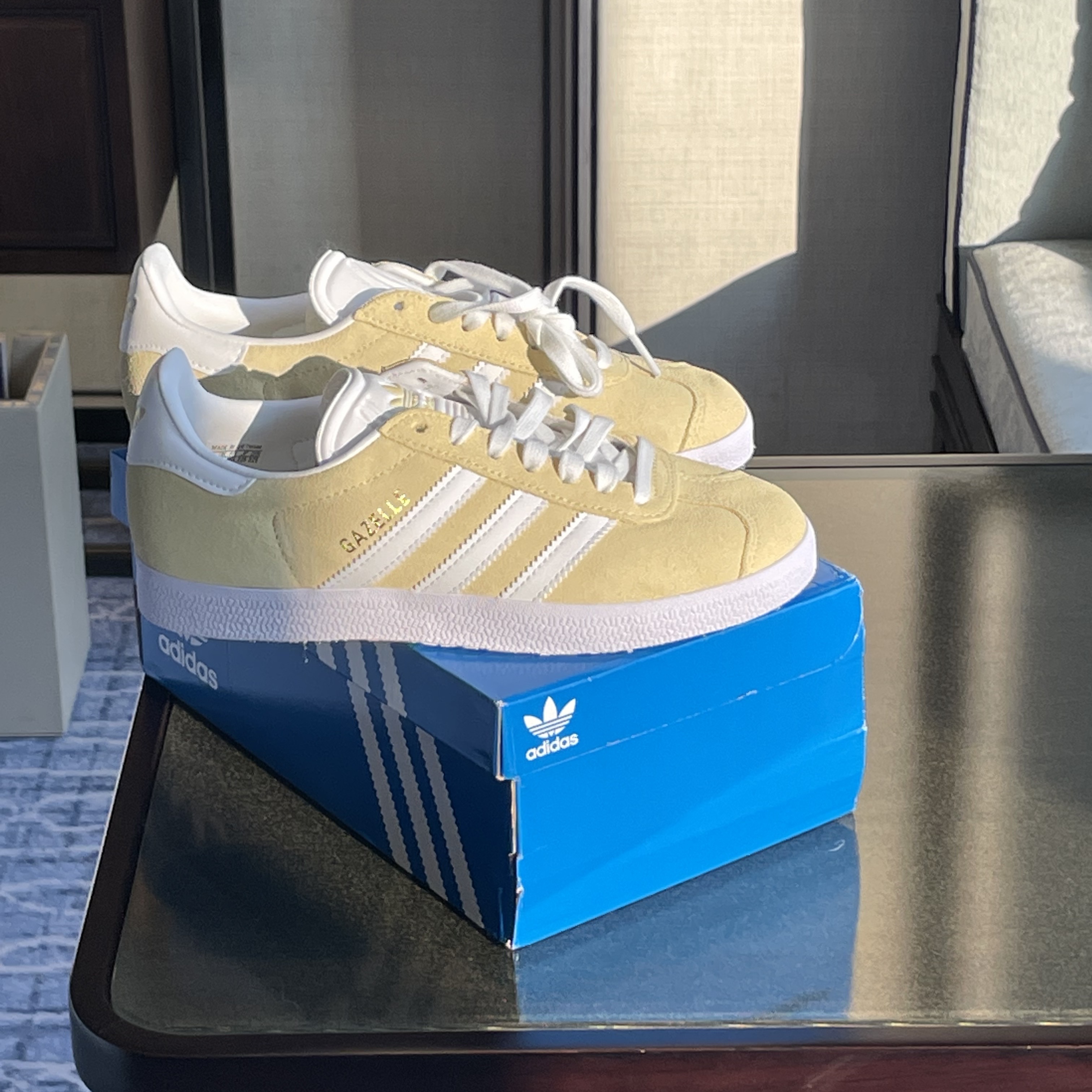 Adidas Gazelle Almost Yellow 착용 스타일 - 2
