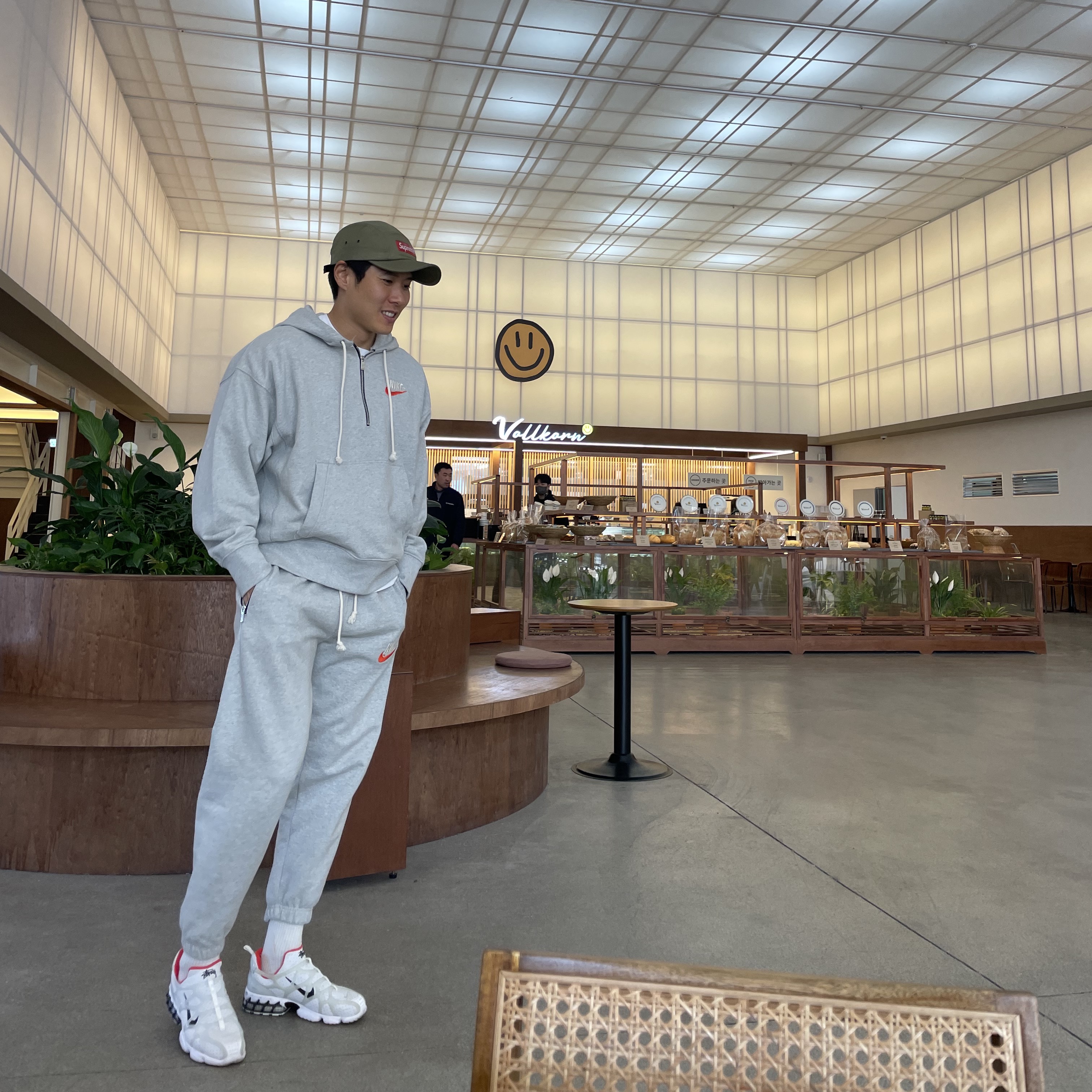 Nike x Stussy Air Zoom Spiridon Kukini White, Supreme Inset Gel Camp Cap Light Olive - 22SS 착용 스타일 - 1