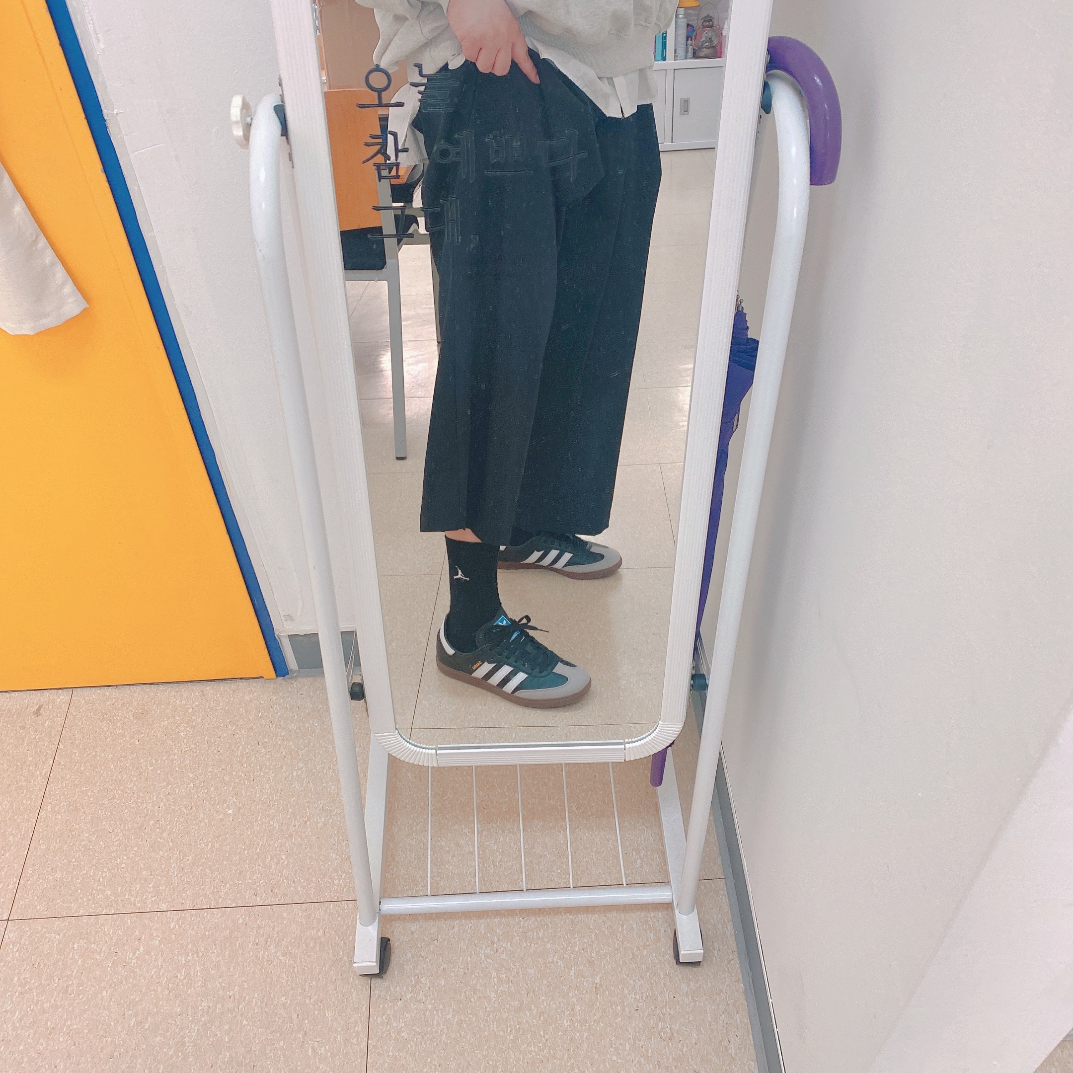 Adidas Samba Vegan Black White 착용 스타일