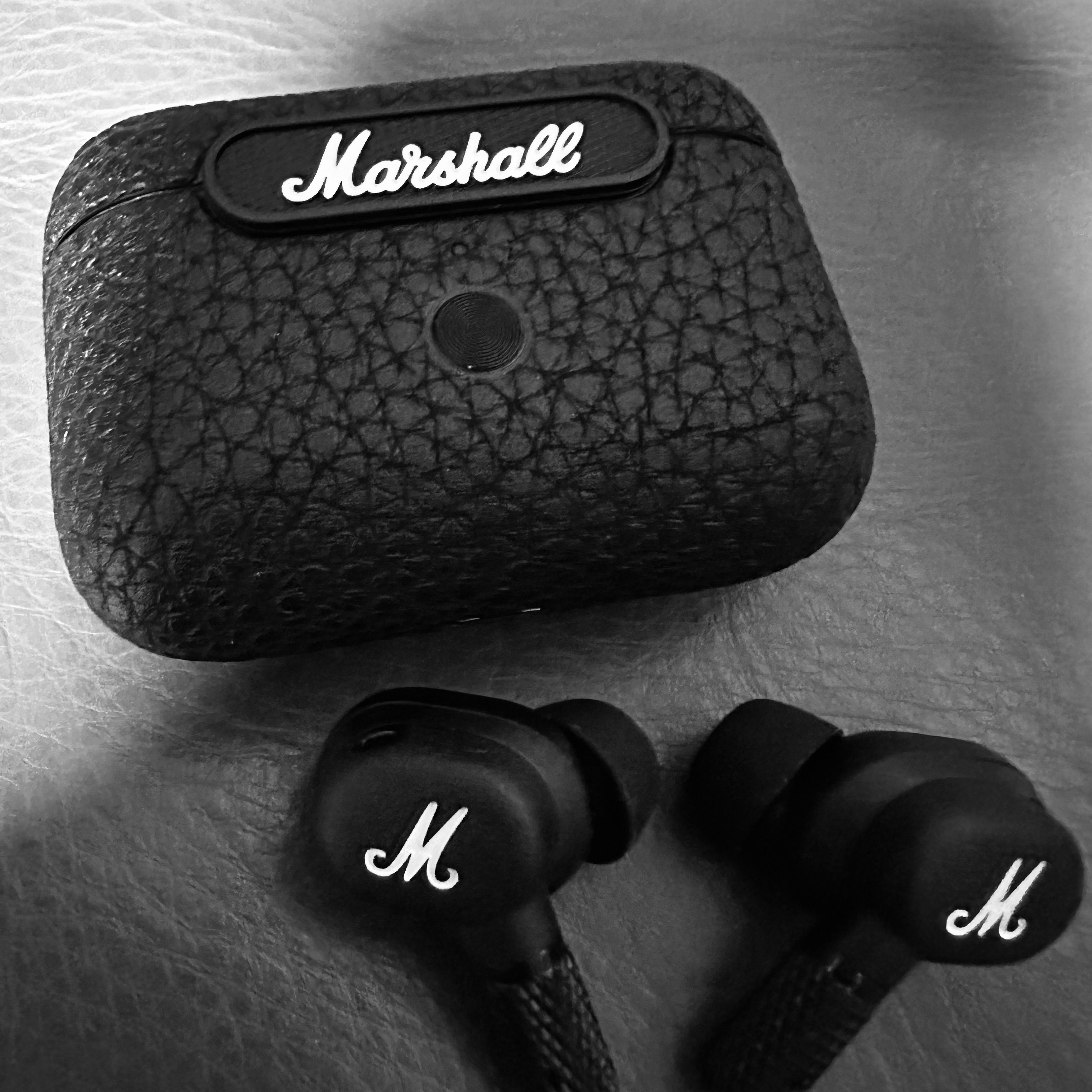 Marshall Motif A.N.C Black (Korean Ver.) 착용 스타일
