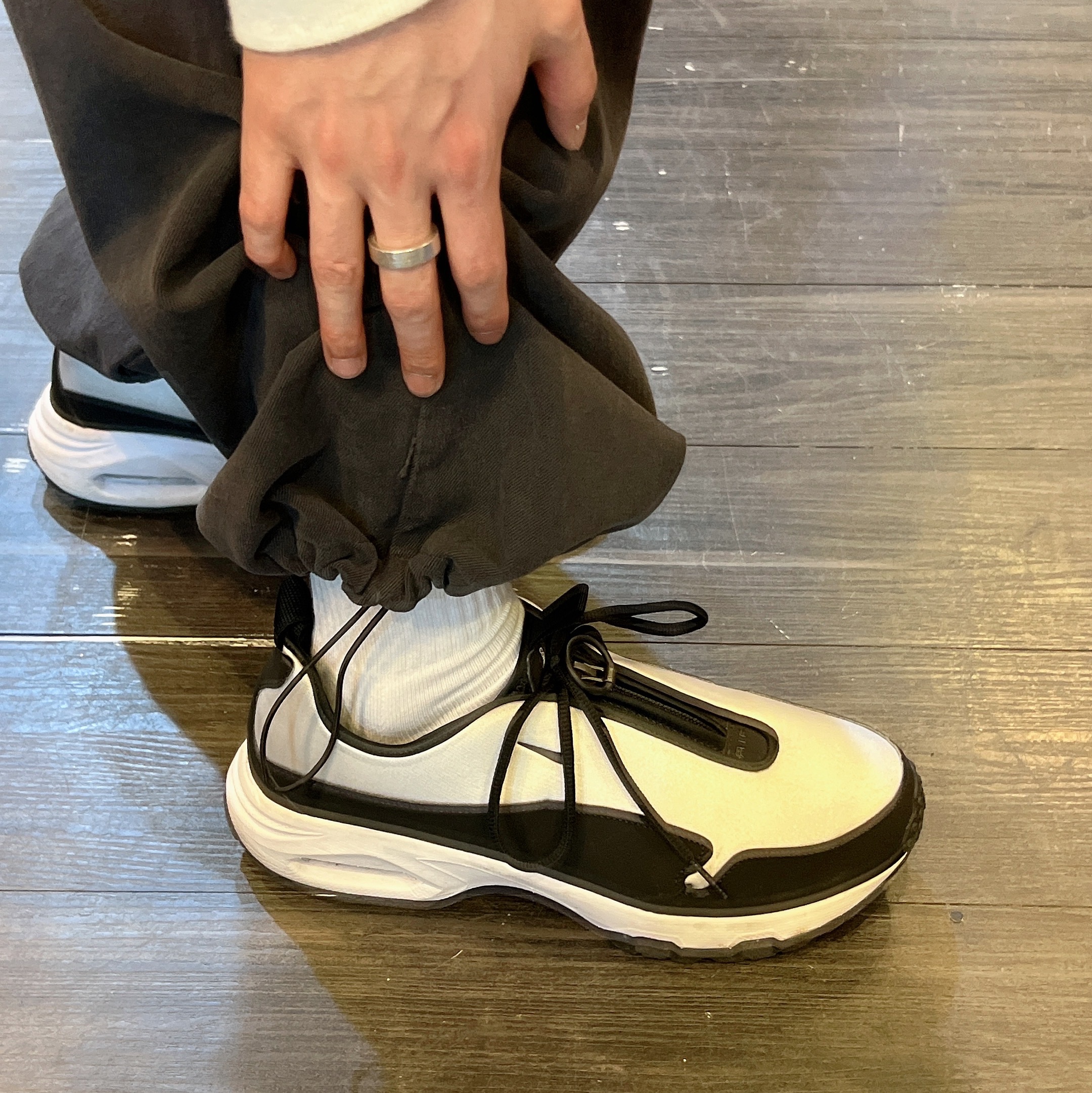 Nike x Comme des Garcons Homme Plus Air Max Sunder SP White Black 착용 스타일 - 3