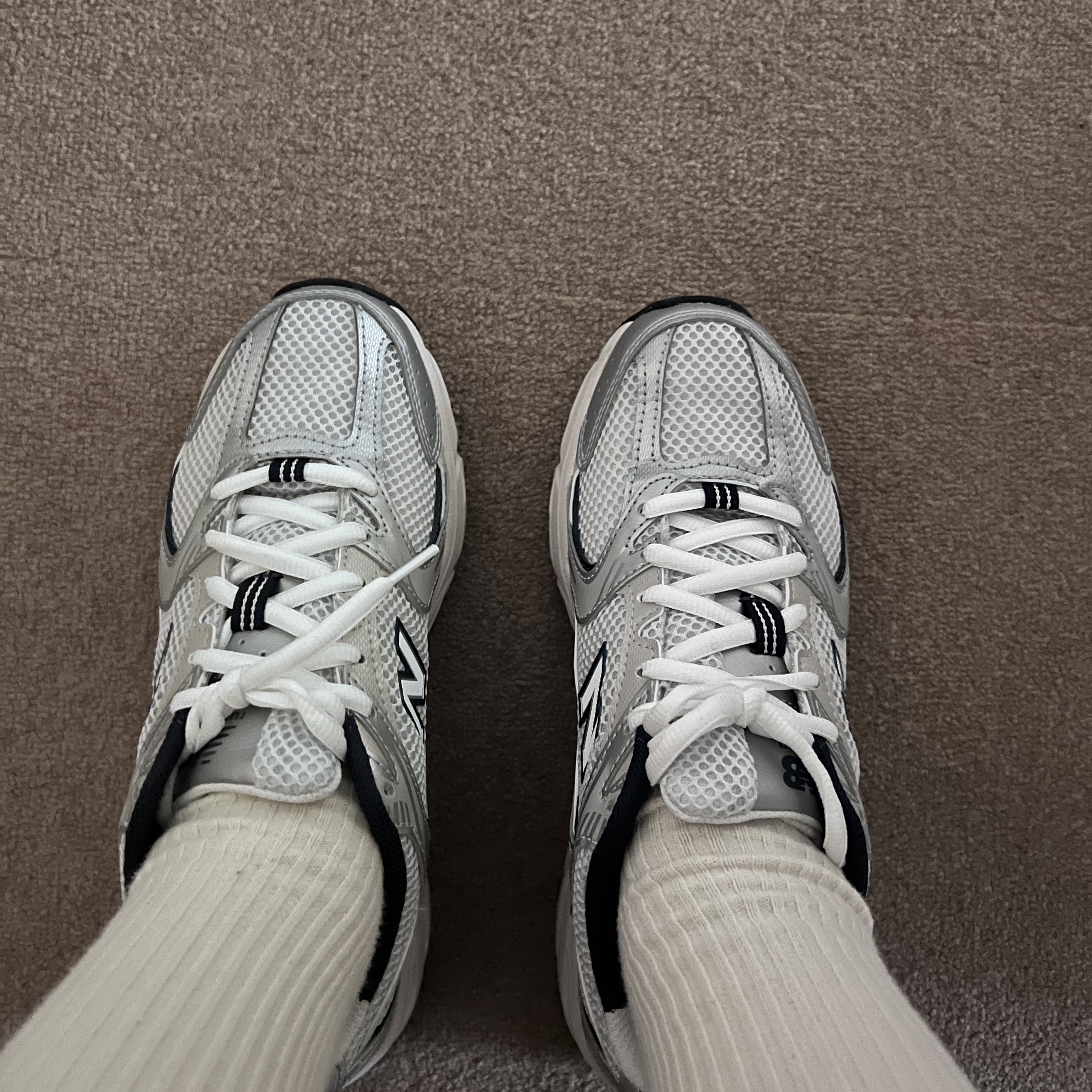 New Balance 530 Steel Grey 착용 스타일