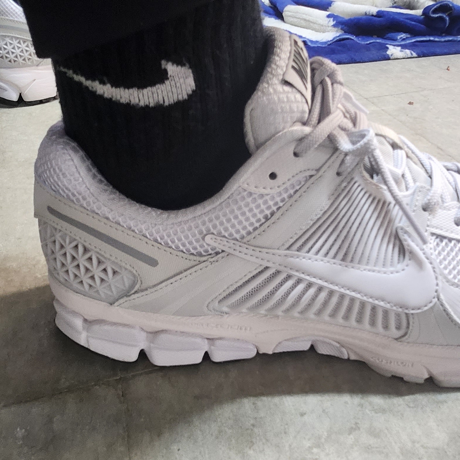 Nike Zoom Vomero 5 SP Vast Grey 2023 착용 스타일 - 1