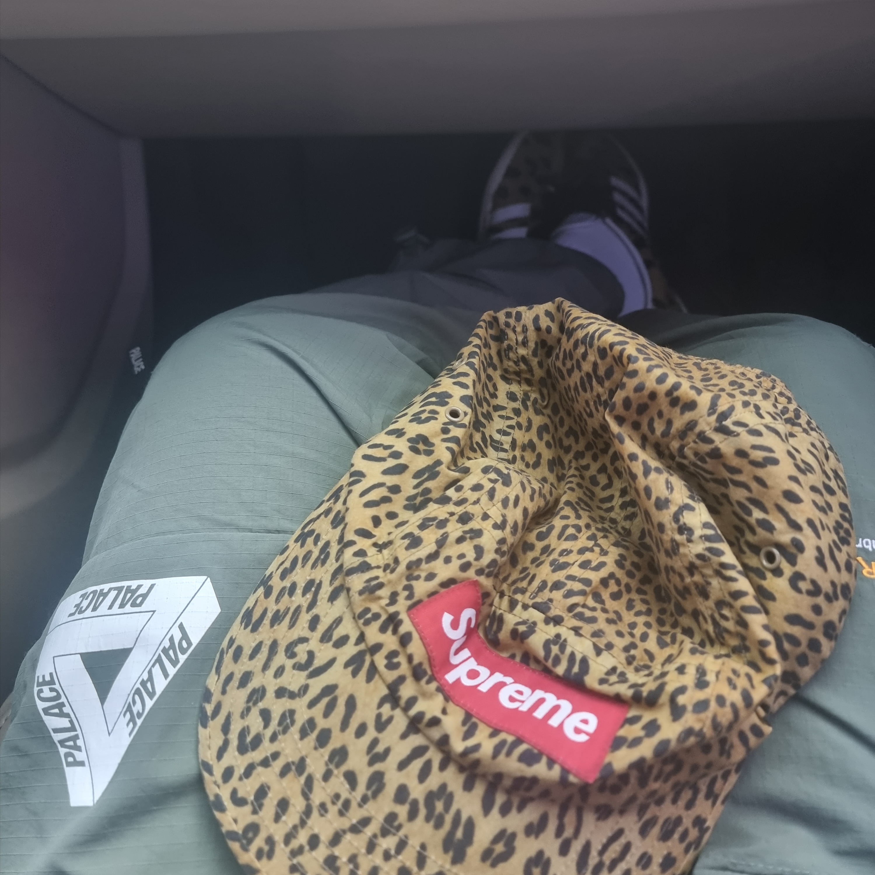 Palace Cordura RS Shell Cargos Olive - 22FW, Supreme x Barbour Waxed Cotton Camp Cap Leopard - 20SS 착용 스타일