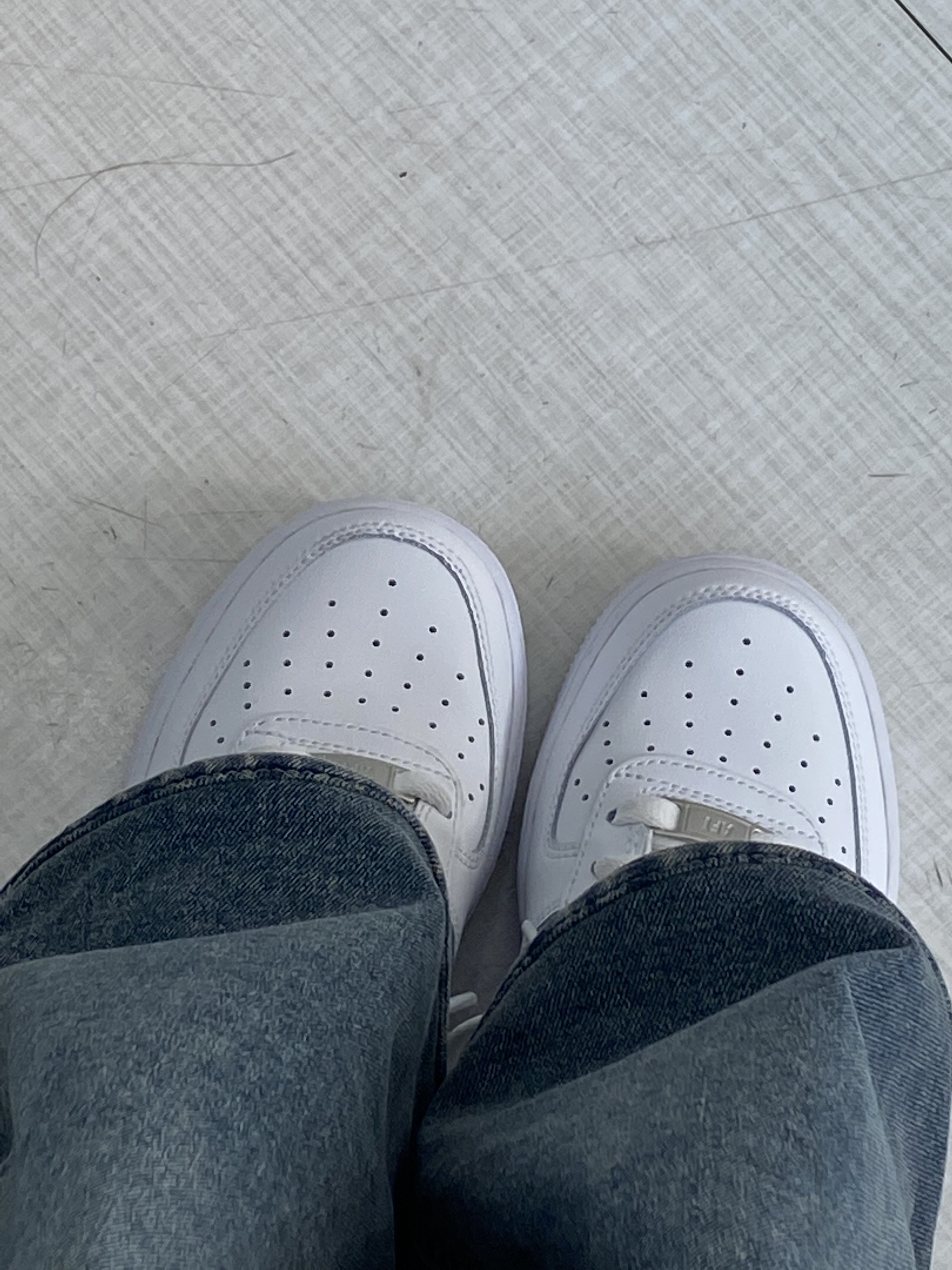 (GS) Nike Air Force 1 LE White 착용 스타일