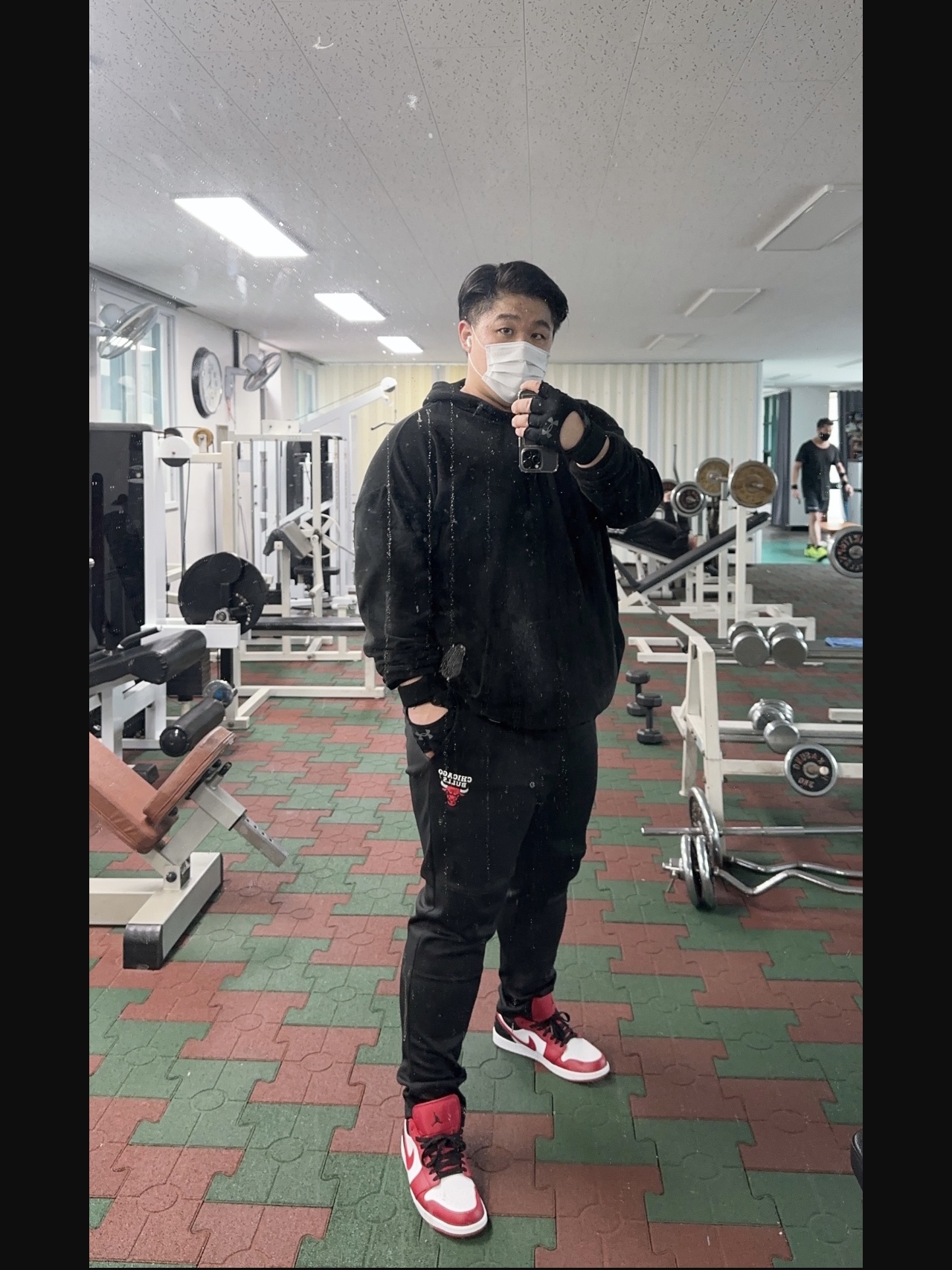 Jordan 1 Low White Gym Red Black, Apple iPhone 14 Pro 256GB Space Black (Korean Ver.) 착용 스타일