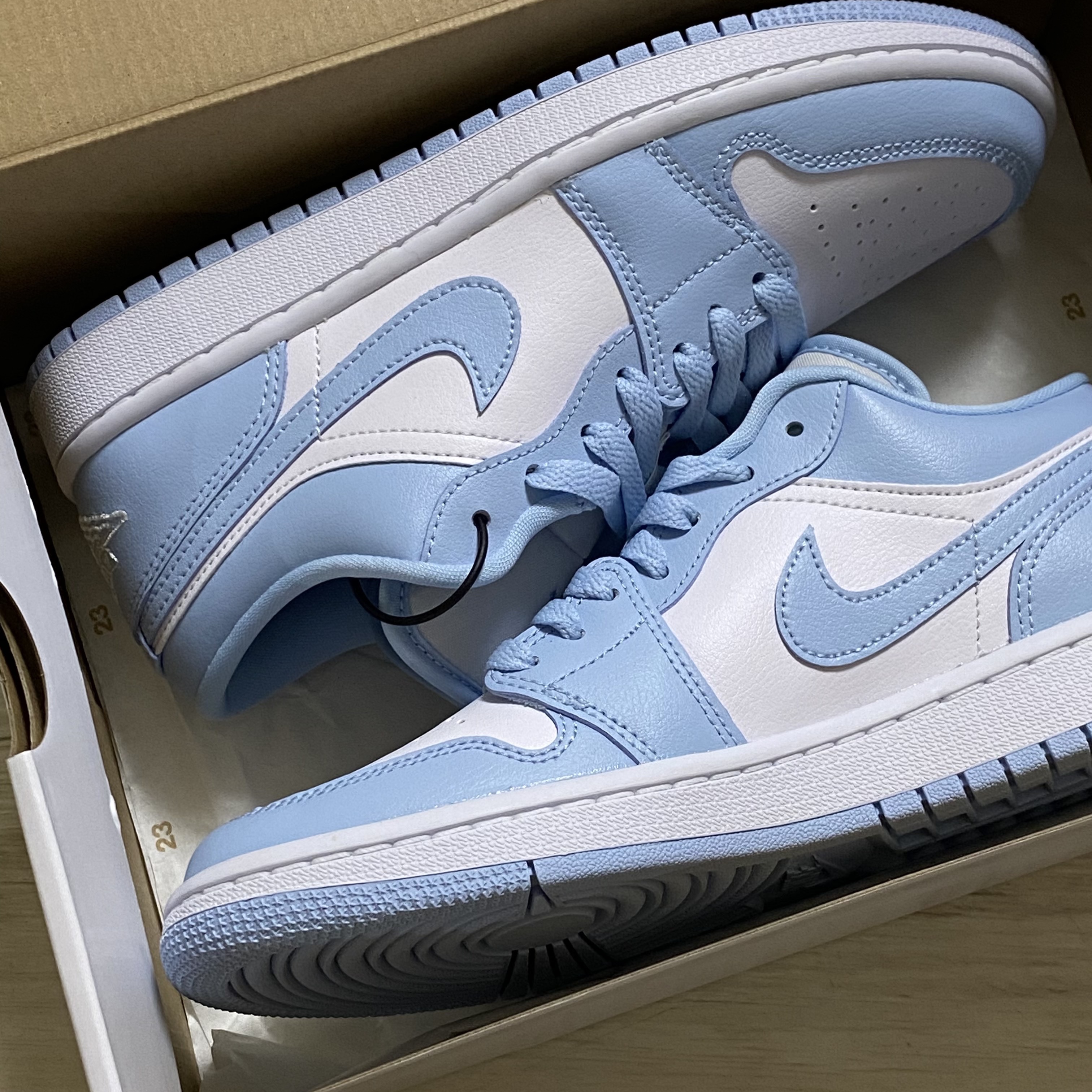 (W) Jordan 1 Low White Ice Blue 착용 스타일