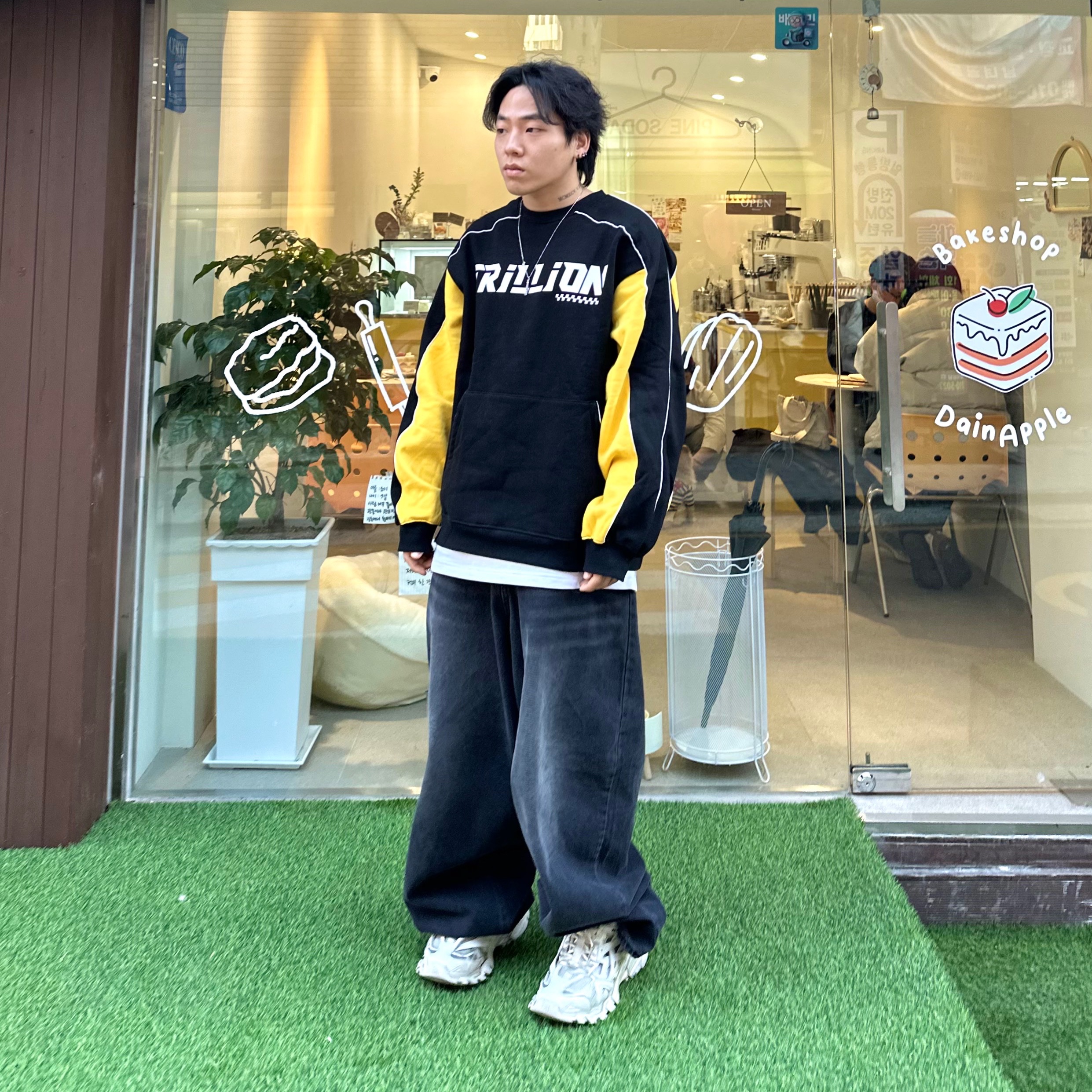 Balenciaga Track.2 Sneakers White Grey 착용 스타일 - 3