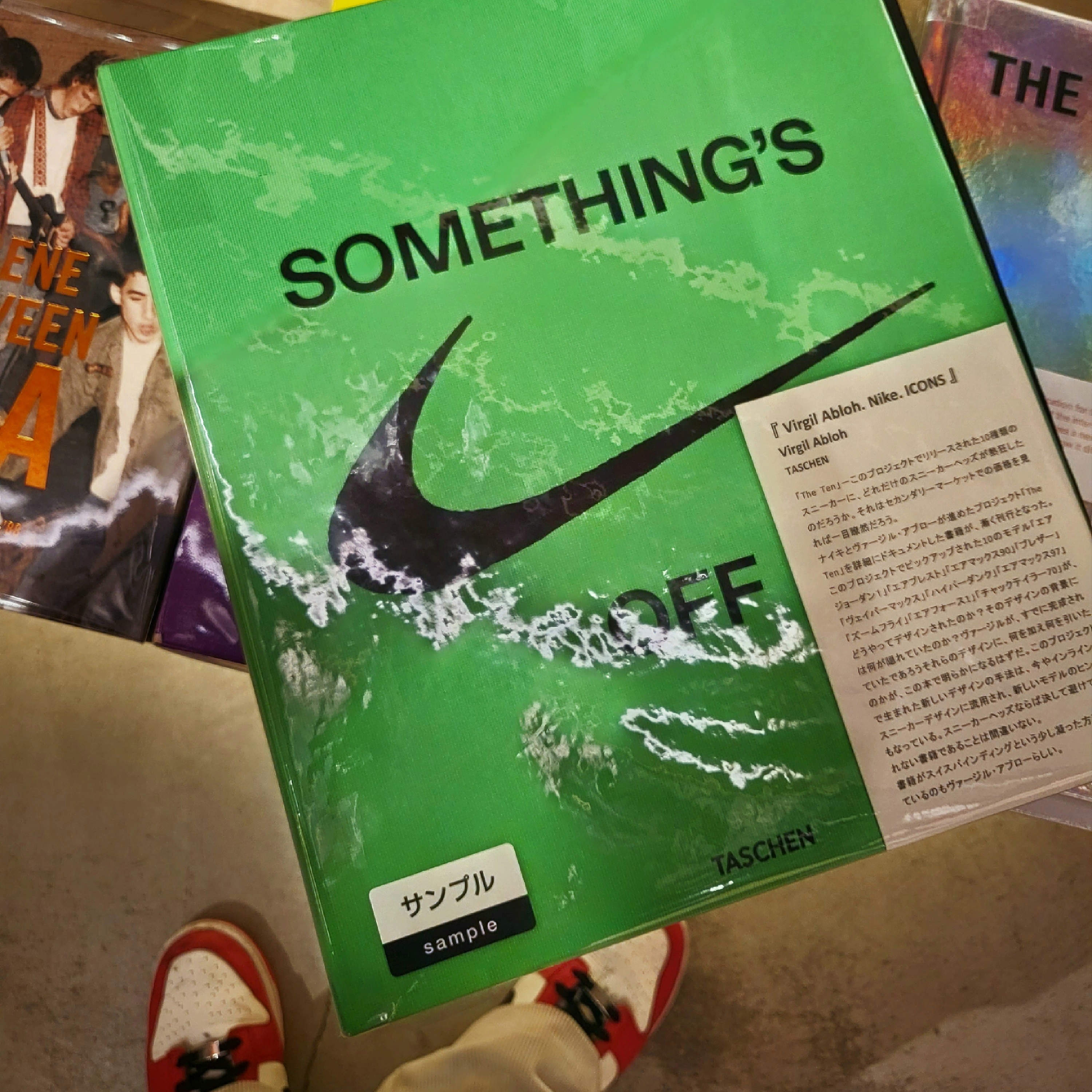 Nike x Virgil Abloh Icons The Ten Something's Off Book, Nike x NBA Dunk Low Retro EMB Black and Chile Red 착용 스타일