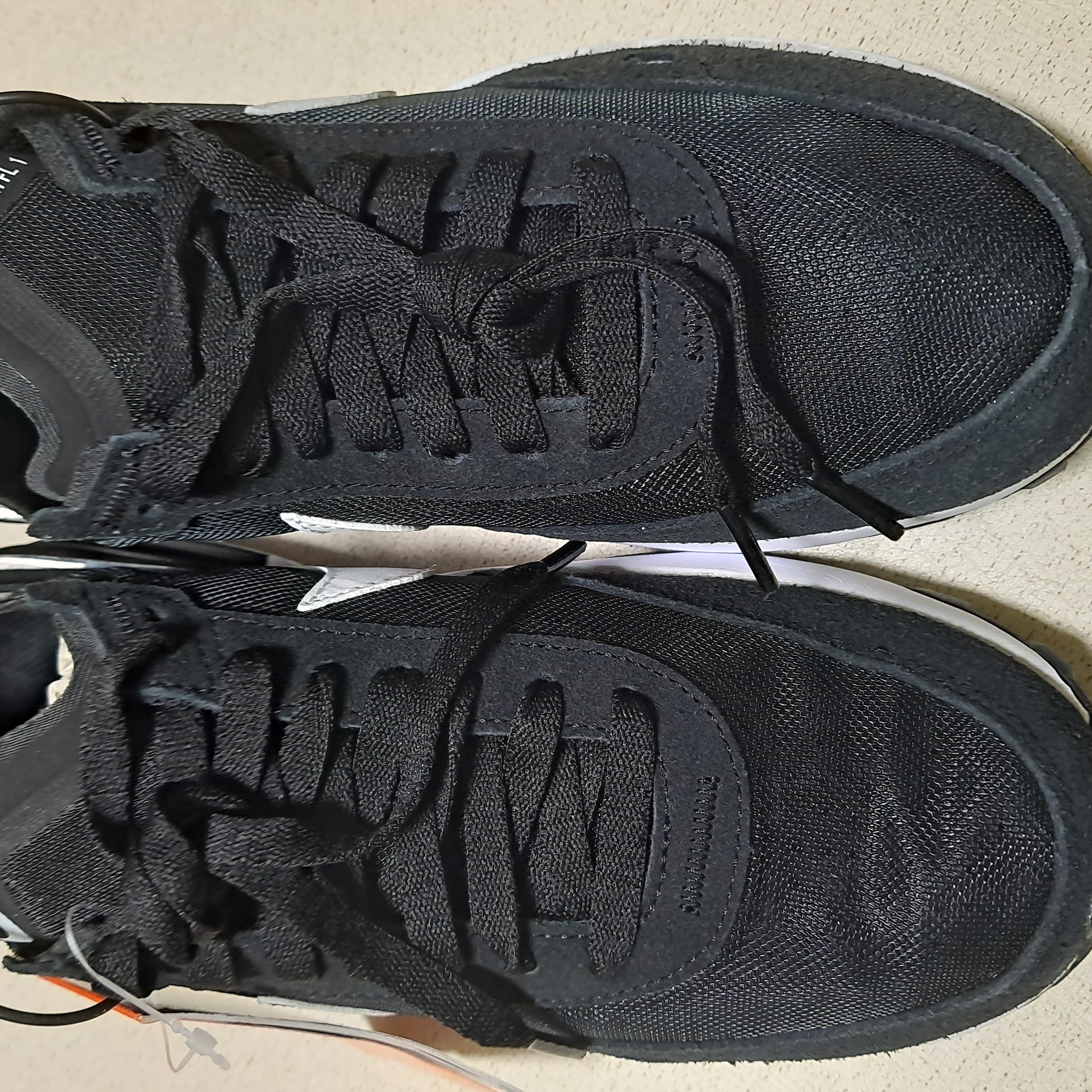 (W) Nike Waffle One Black White 착용 스타일 - 2