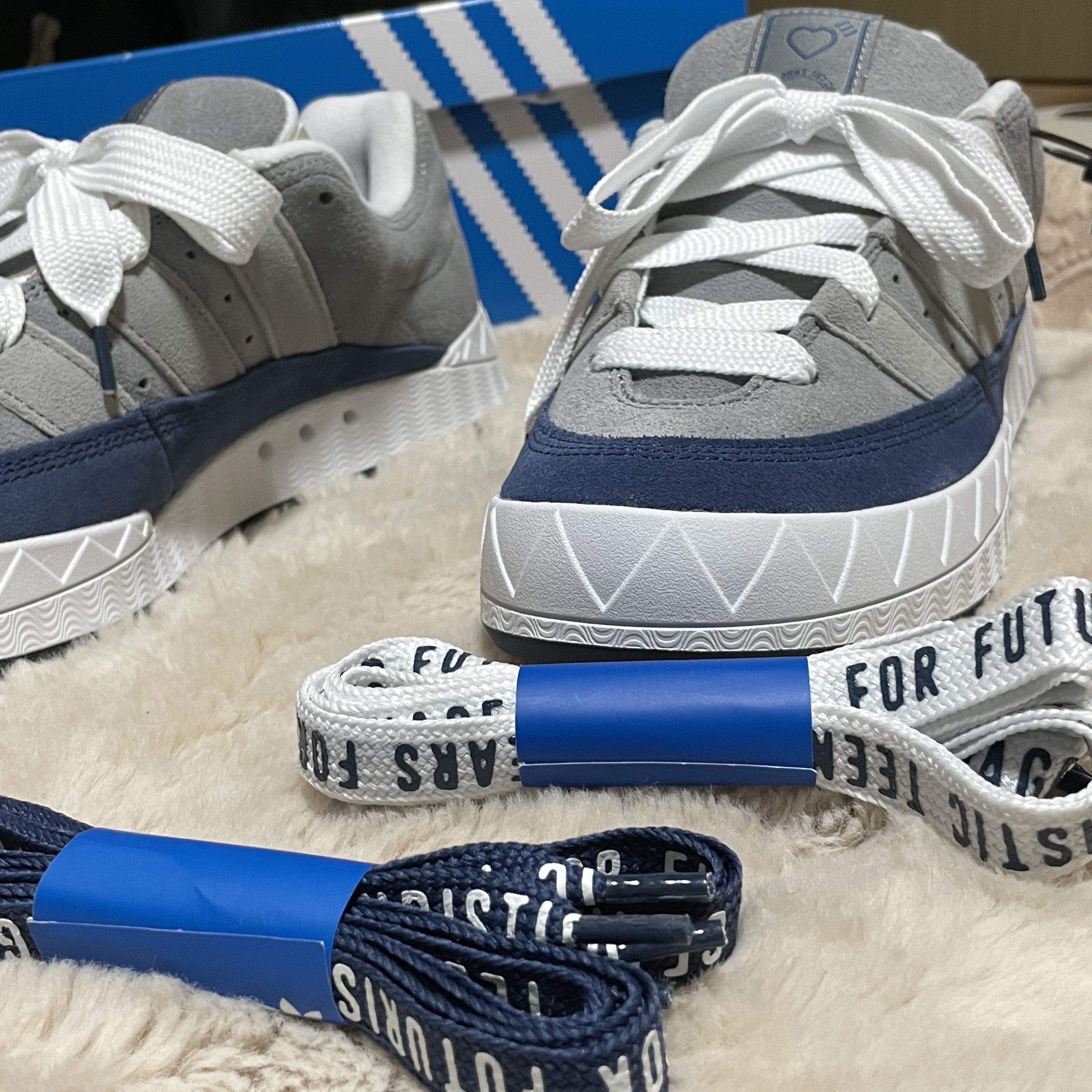 Adidas x Human Made Adimatic Gray 착용 스타일