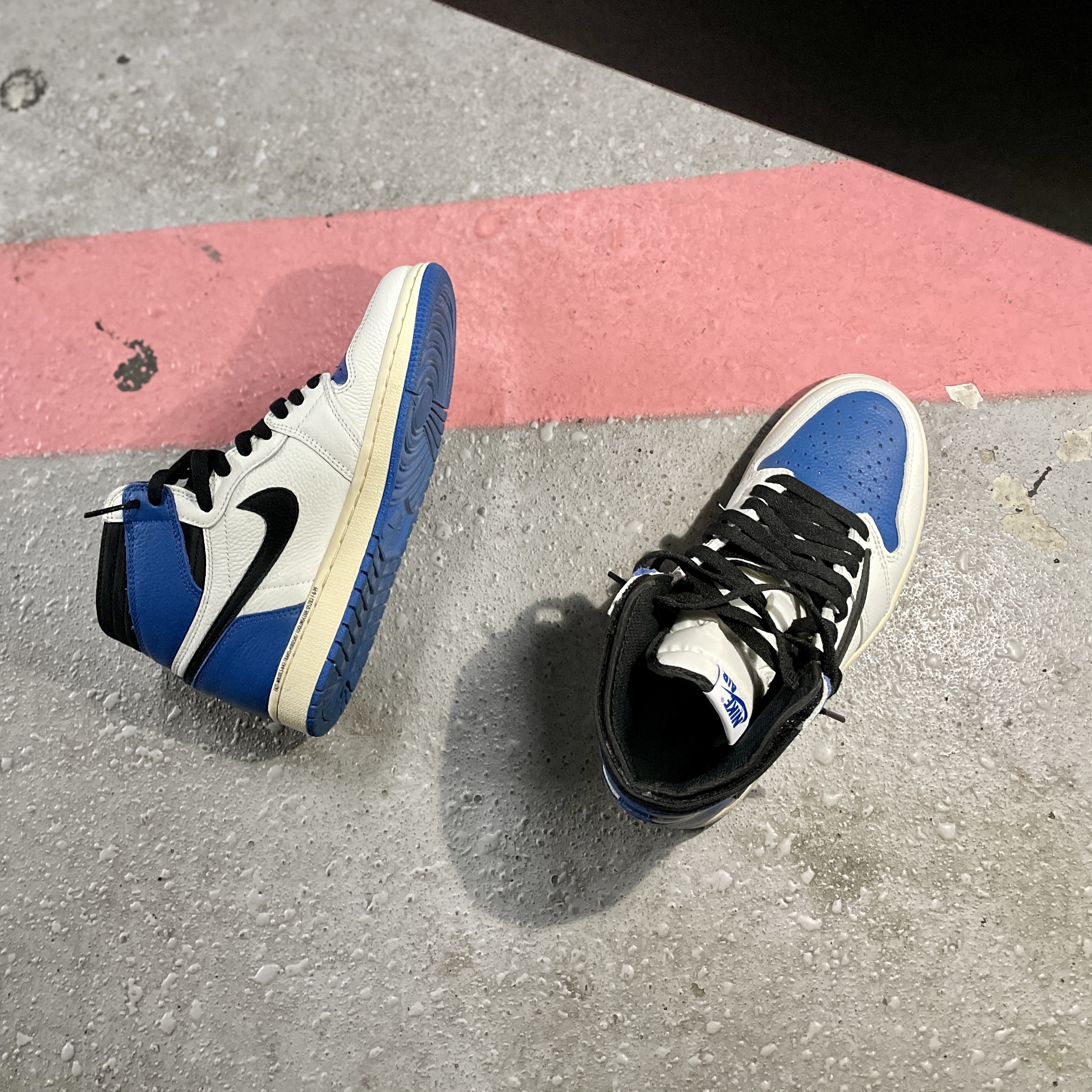 Jordan 1 x Travis Scott x Fragment Retro High OG SP Military Blue 착용 스타일