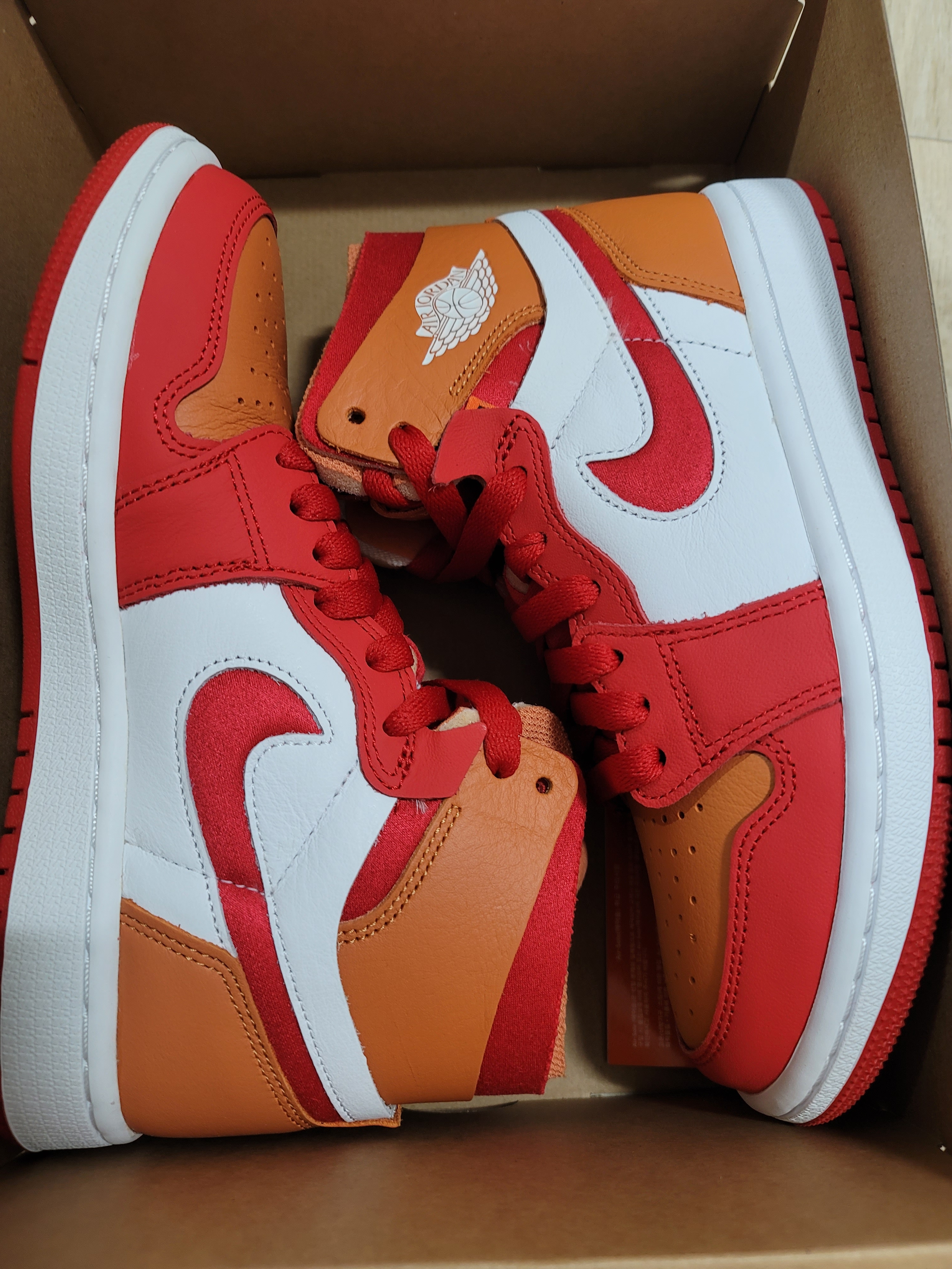 (W) Jordan 1 Zoom Air CMFT Fire Red and Hot Curry 착용 스타일