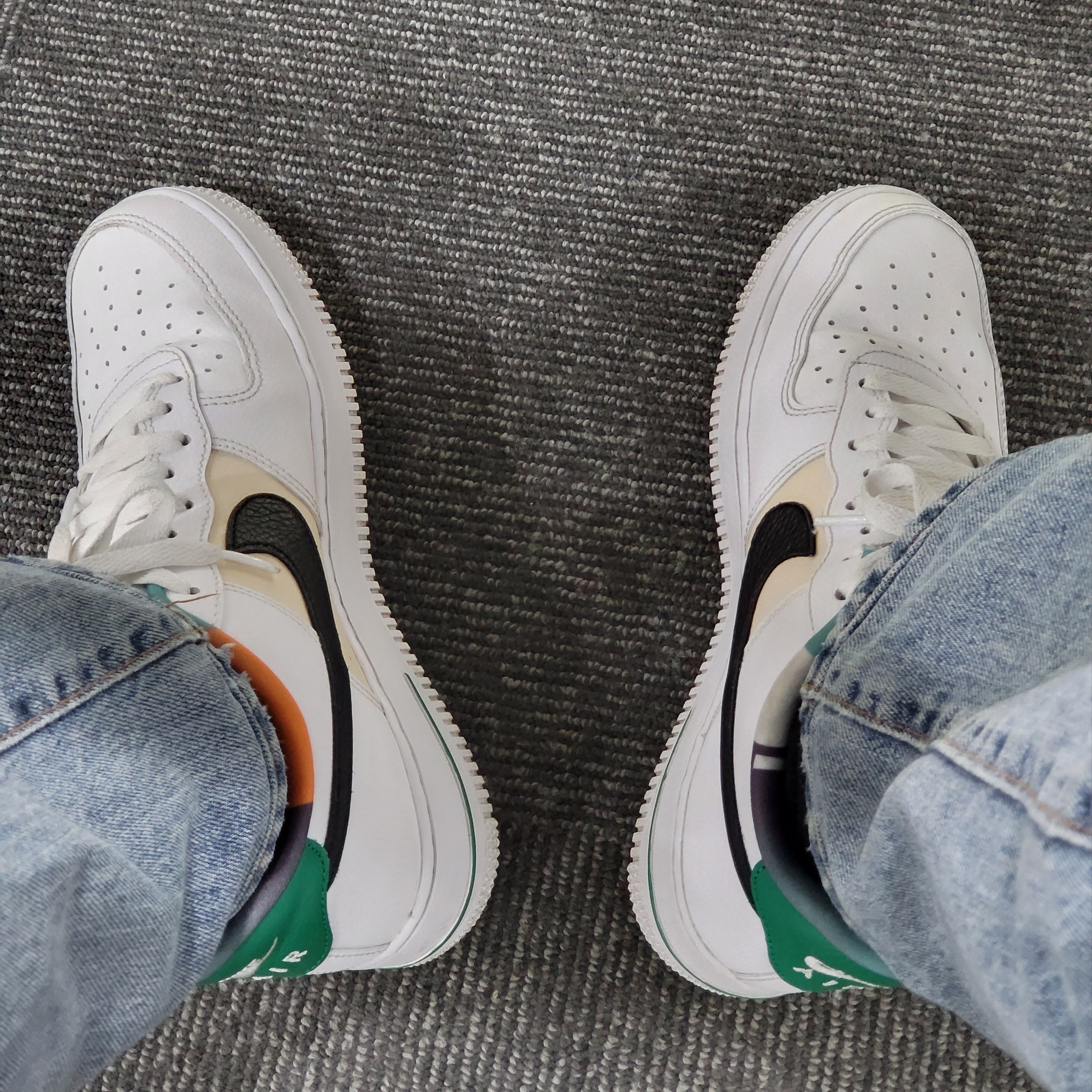 Nike Air Force 1 '07 LV8 EMB White Malachite 착용 스타일