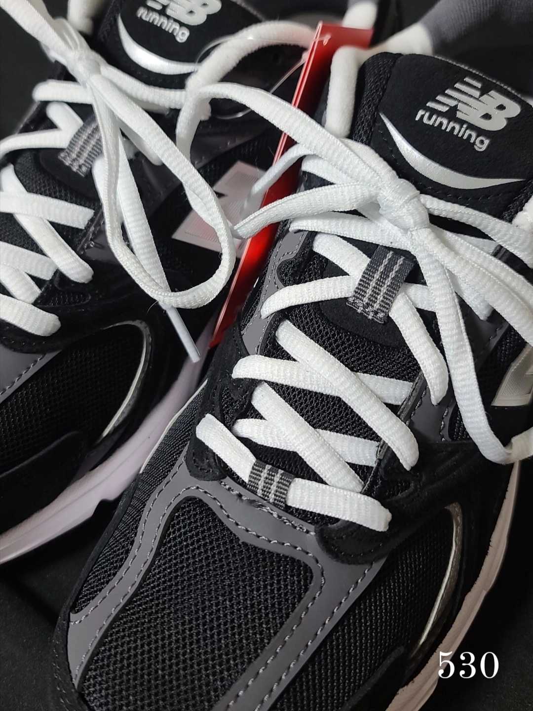 New Balance 530 Classic Black 착용 스타일 - 2