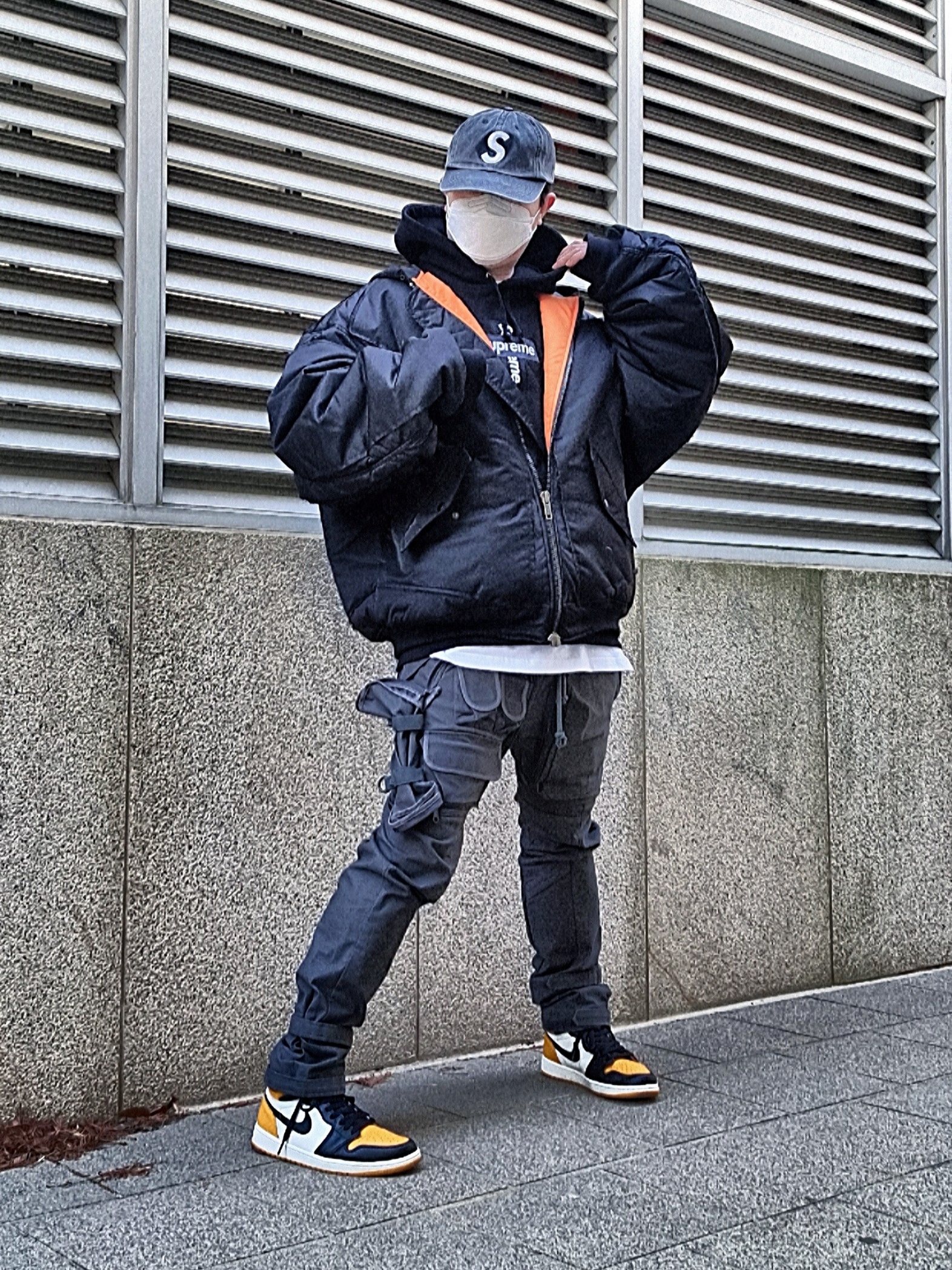 Supreme Pigment Print S Logo 6-Panel Black - 20SS, Supreme Cross Box Logo Hooded Sweatshirt Black - 20FW 착용 스타일 - 1