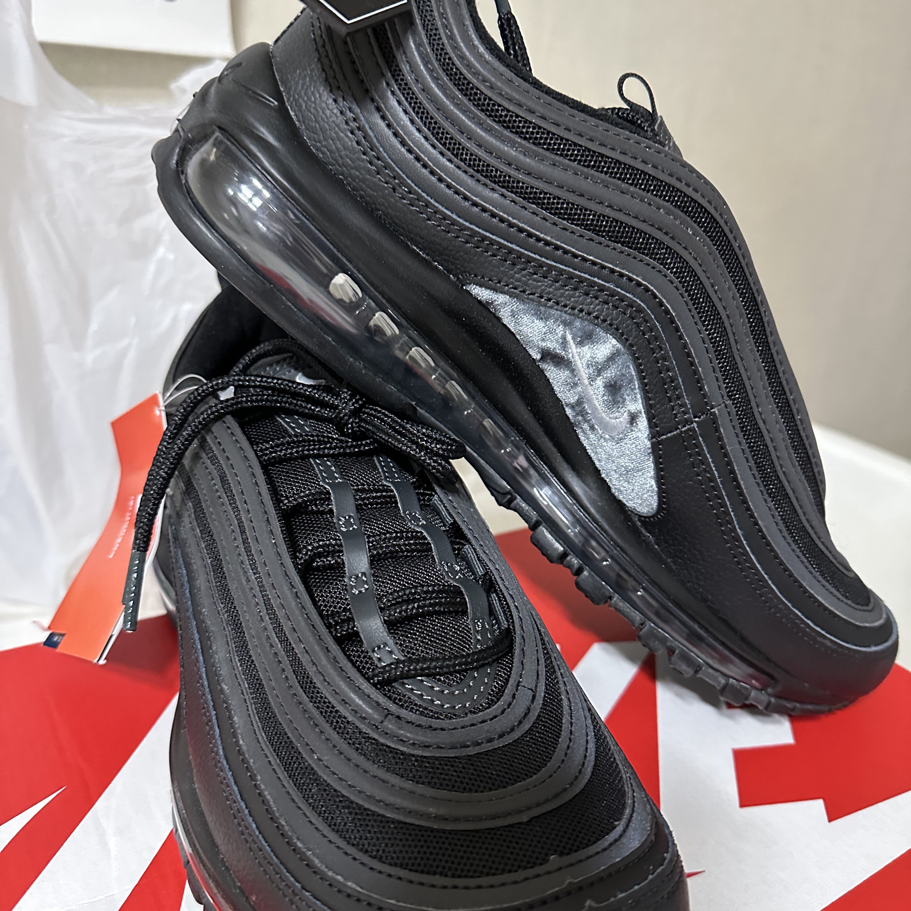 Nike Air Max 97 Black White Anthracite 착용 스타일 - 1